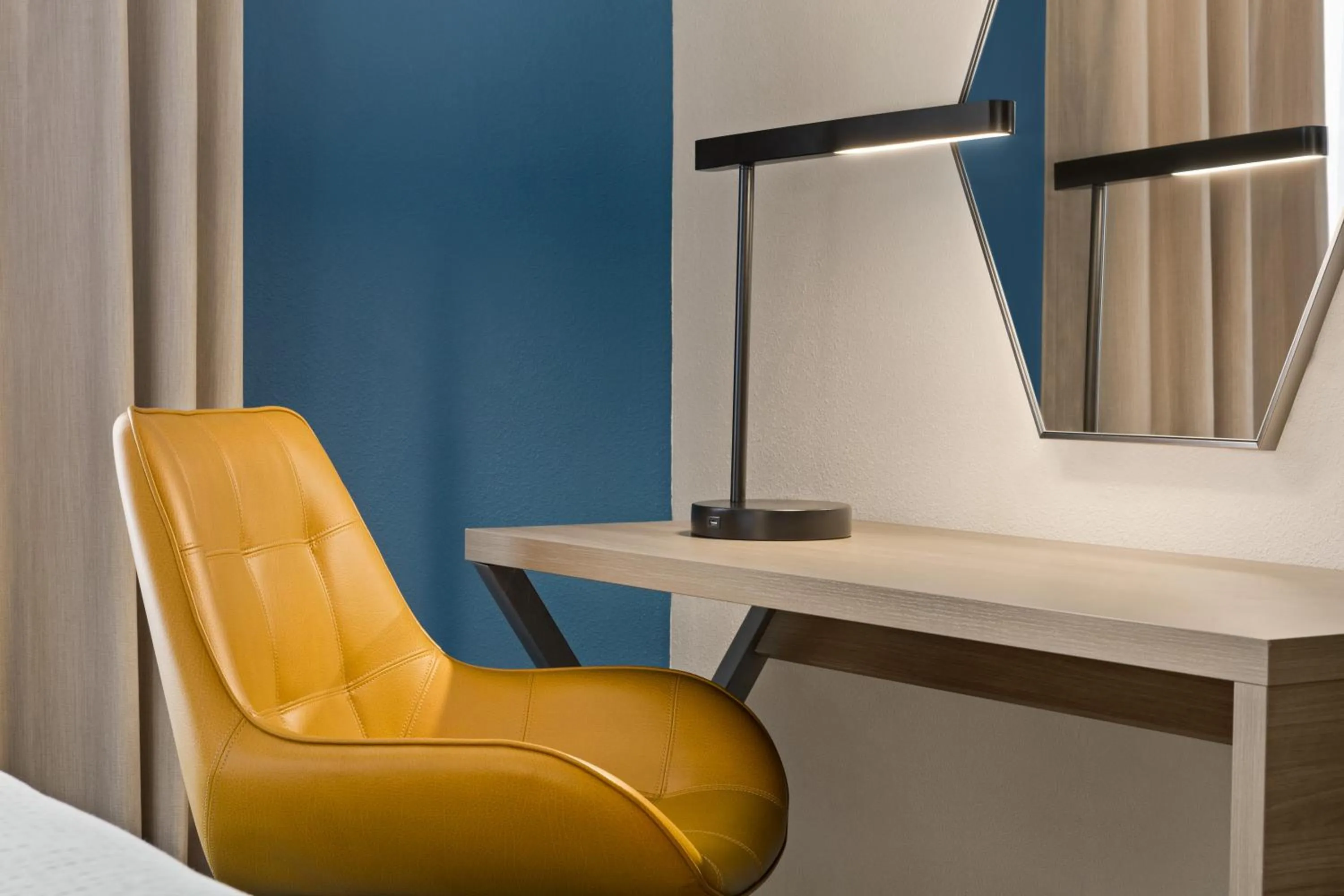 Seating area in Holiday Inn Express & Suites Greenville-Downtown by IHG