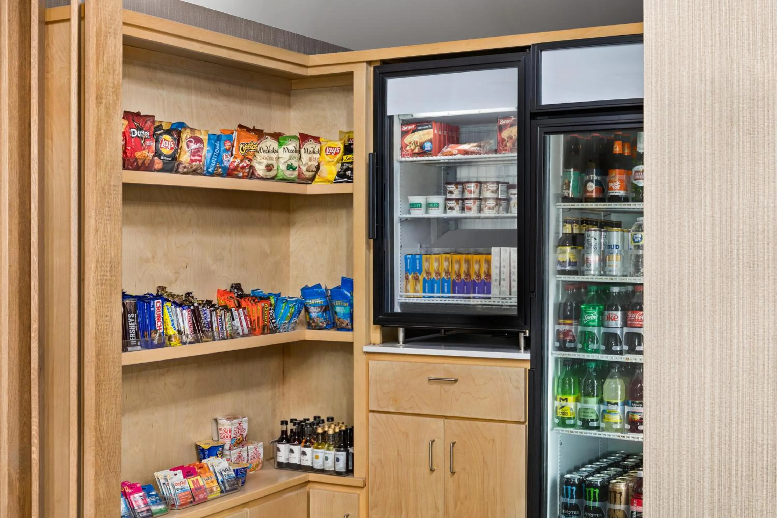 Drinks in Holiday Inn Express & Suites Greenville-Downtown by IHG