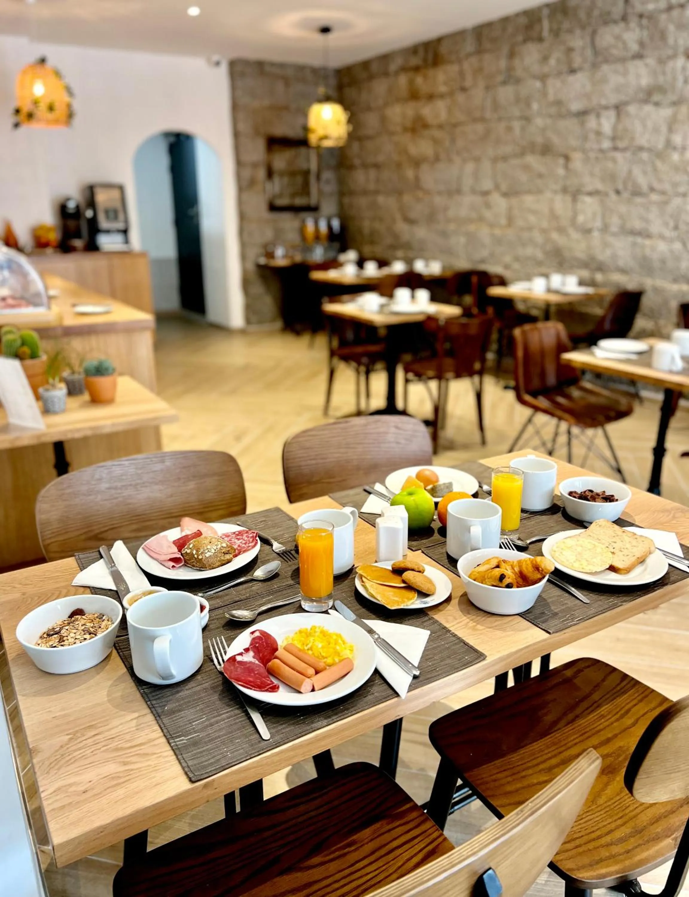 Breakfast in Holzer II