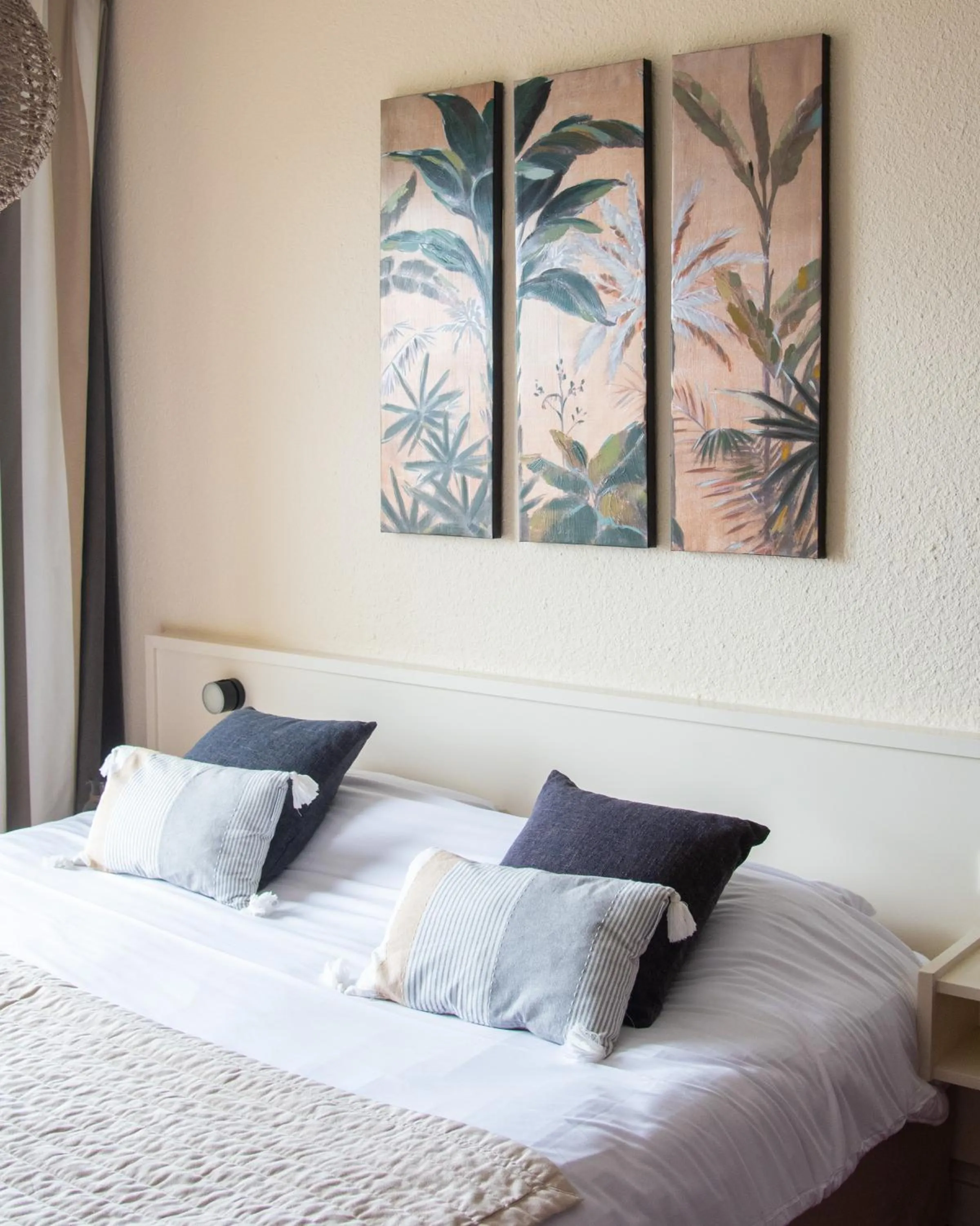 Bed in Logis Hôtel Le Calluna Restaurant La Flottille