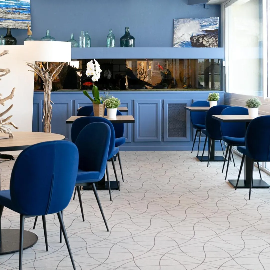 Sea view in Logis Hôtel Le Calluna Restaurant La Flottille