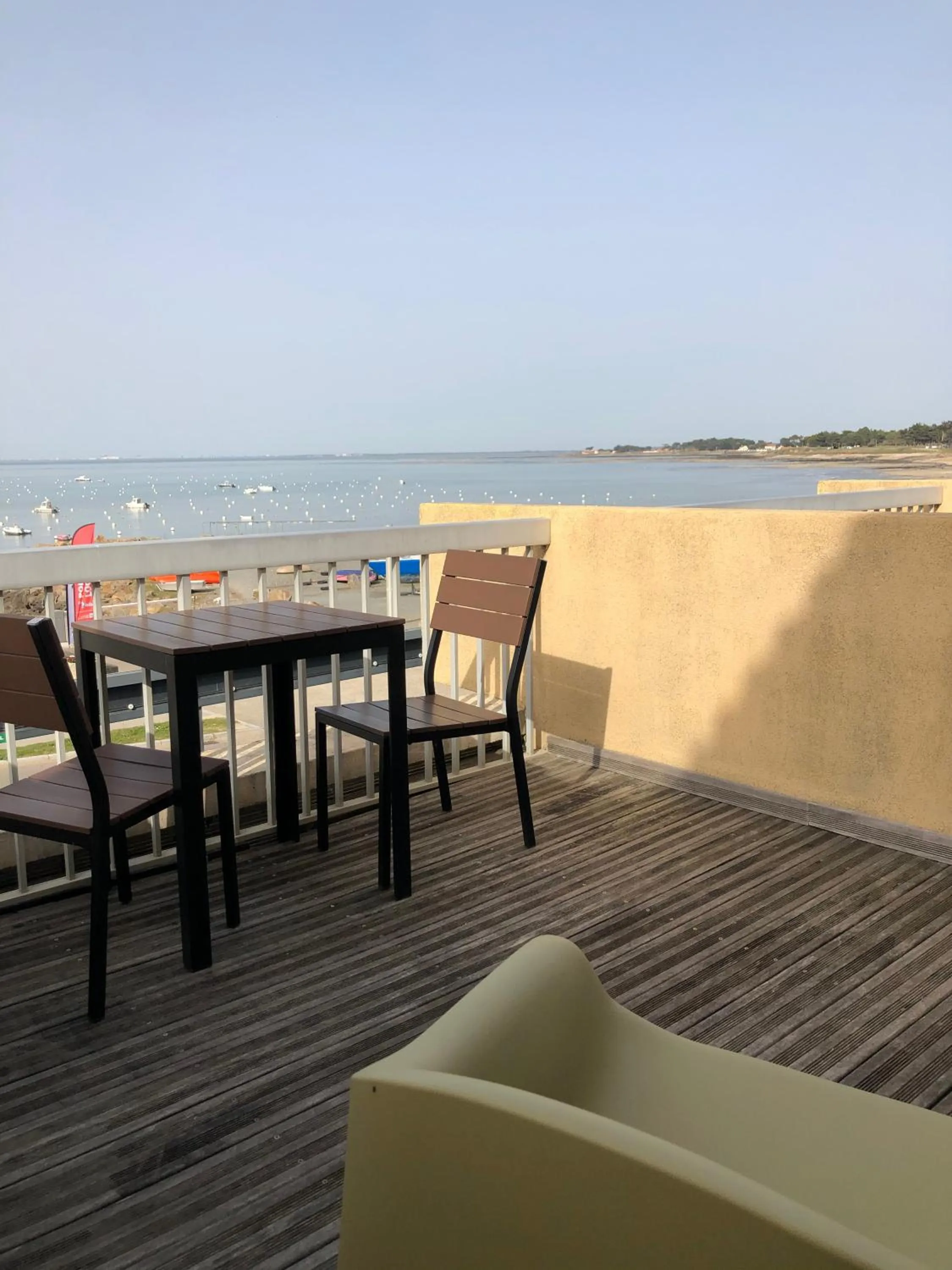Patio in Logis Hôtel Le Calluna Restaurant La Flottille