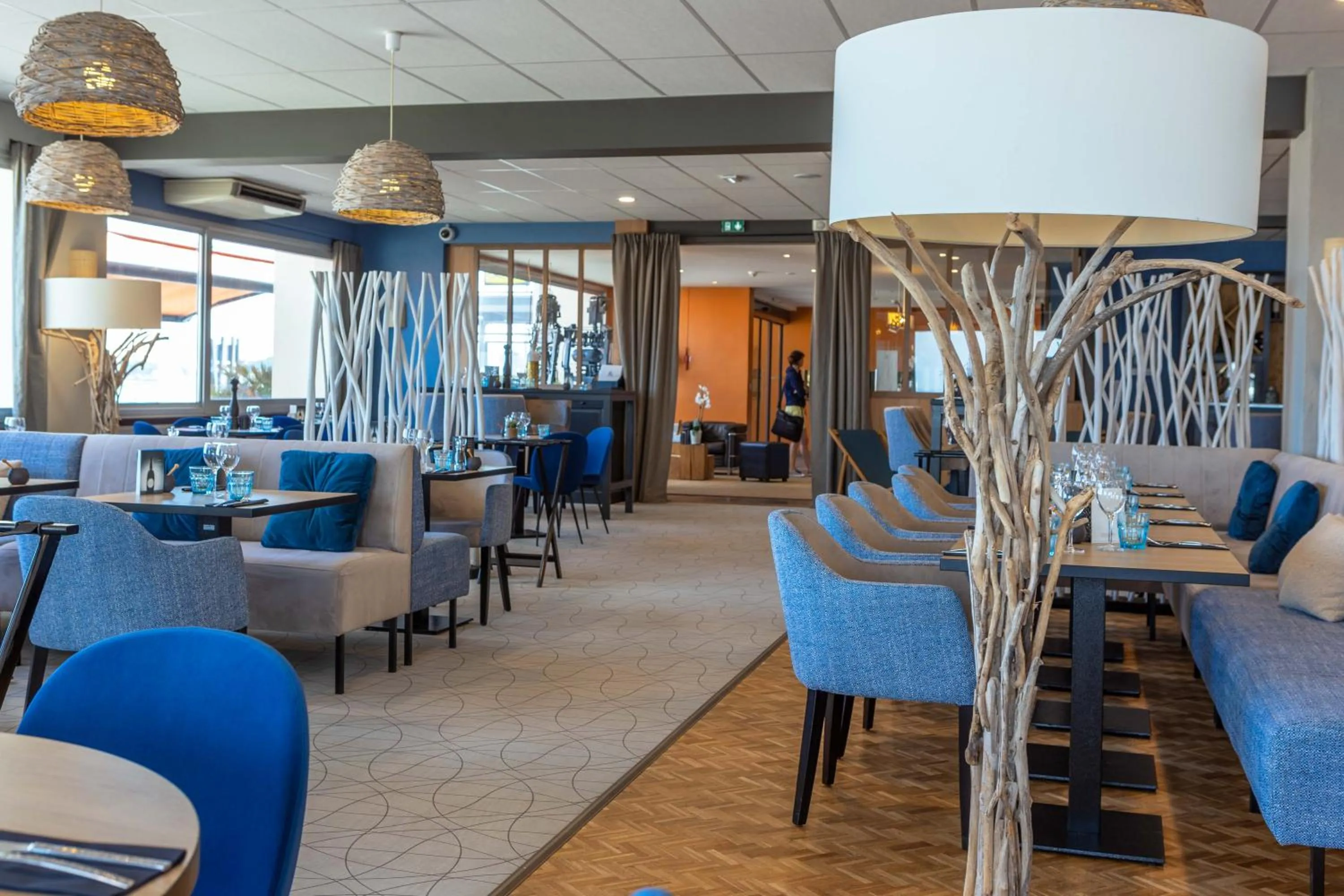 Property building in Logis Hôtel Le Calluna Restaurant La Flottille