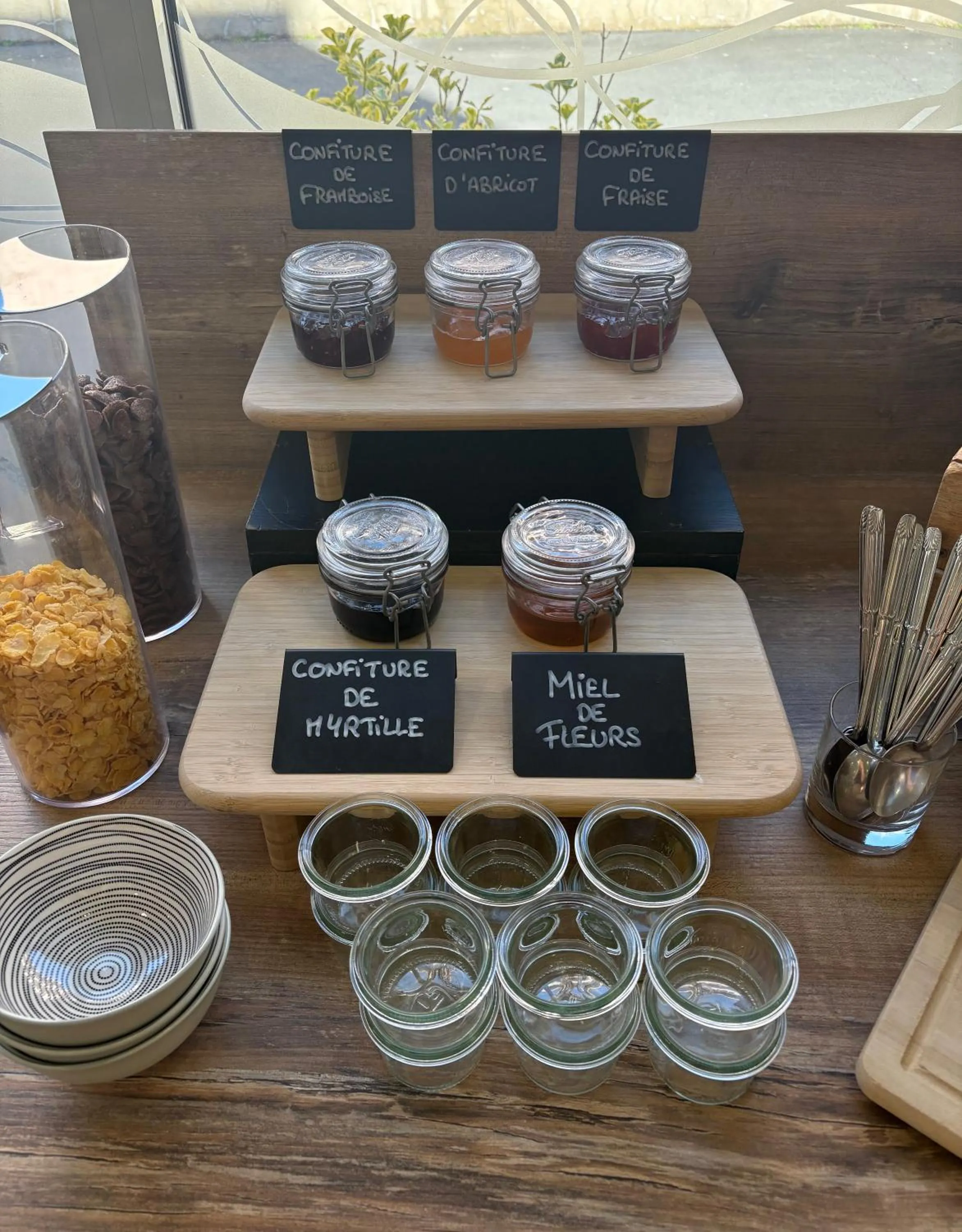 Buffet breakfast in Cit'hôtel Le Chris'tel hôtel et restaurant