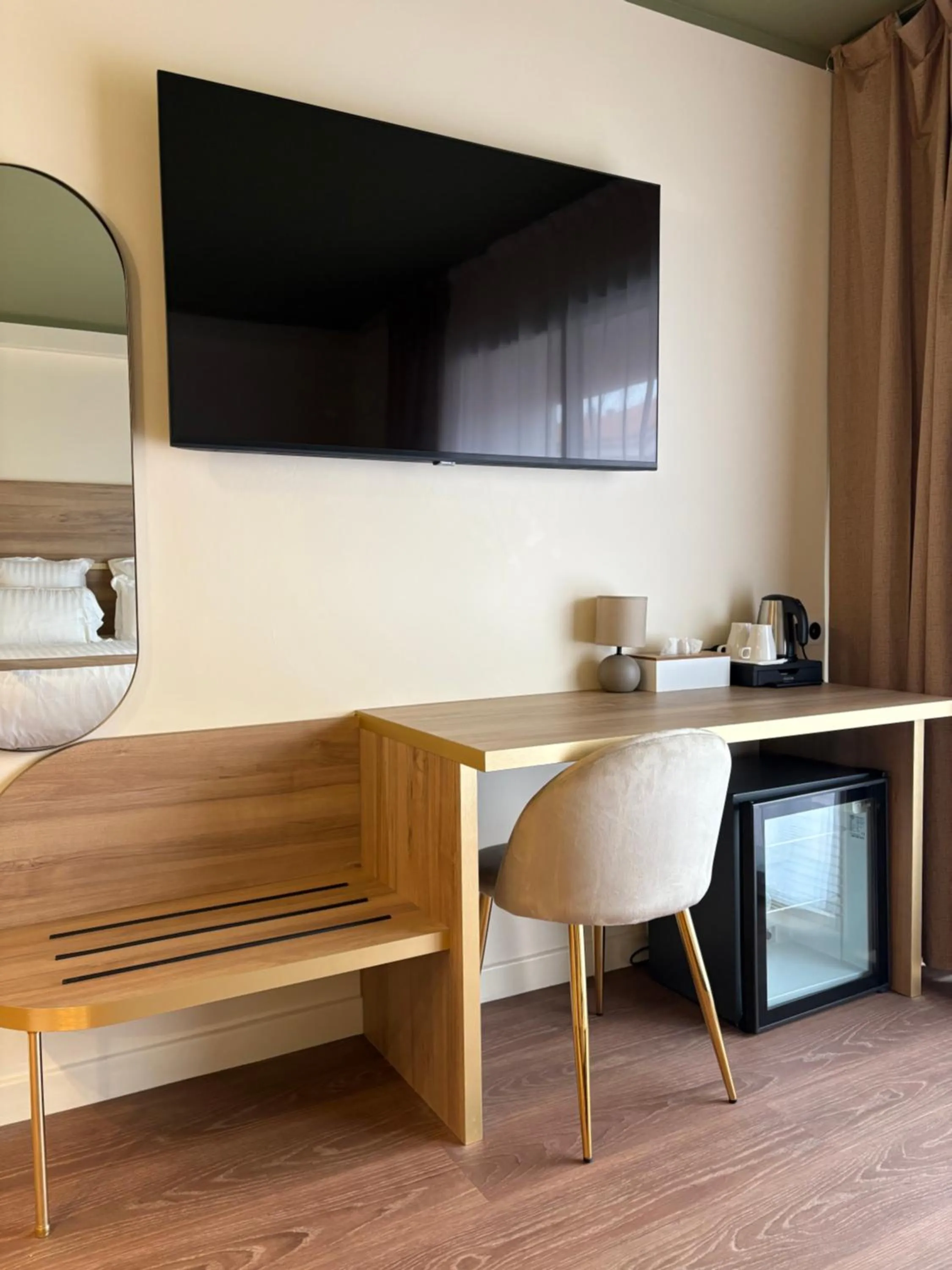 Bedroom in Cit'hôtel Le Chris'tel hôtel et restaurant