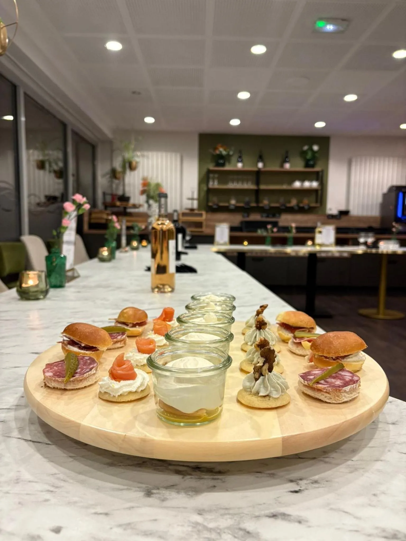 Food and drinks in Cit'hôtel Le Chris'tel hôtel et restaurant