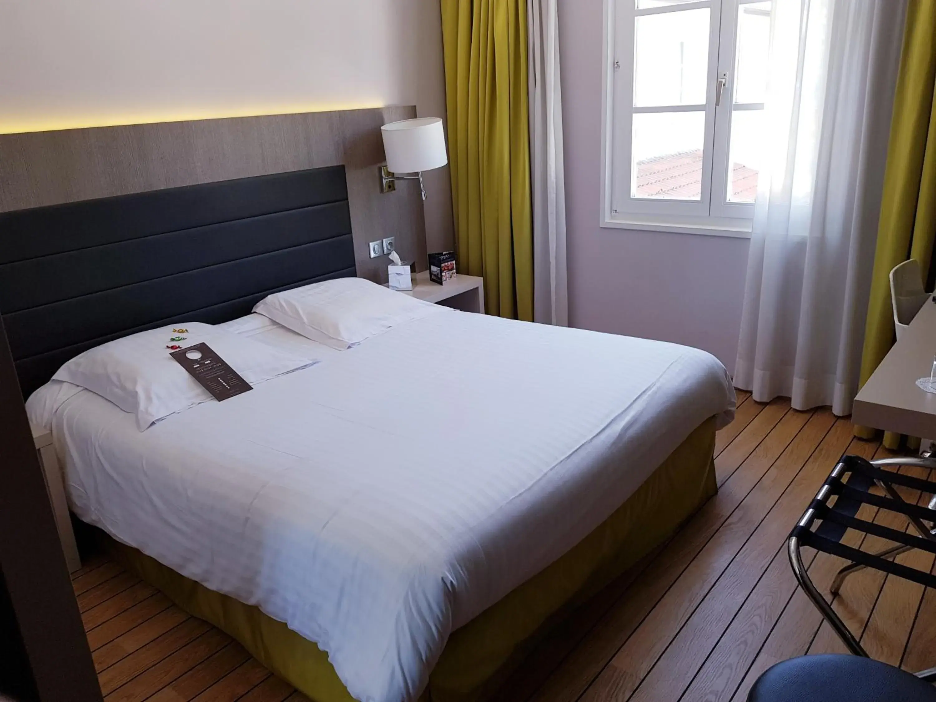 Double Room in Logis Hôtel & Restaurant - Les Tuileries Double Room in Logis Hôtel & Restaurant - Les Tuileries