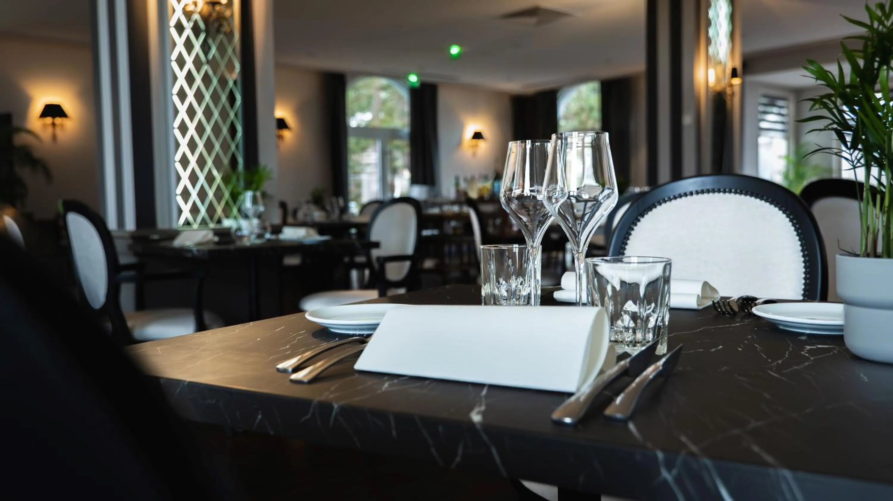 Restaurant/places to eat in Logis Hôtel & Restaurant - Les Tuileries