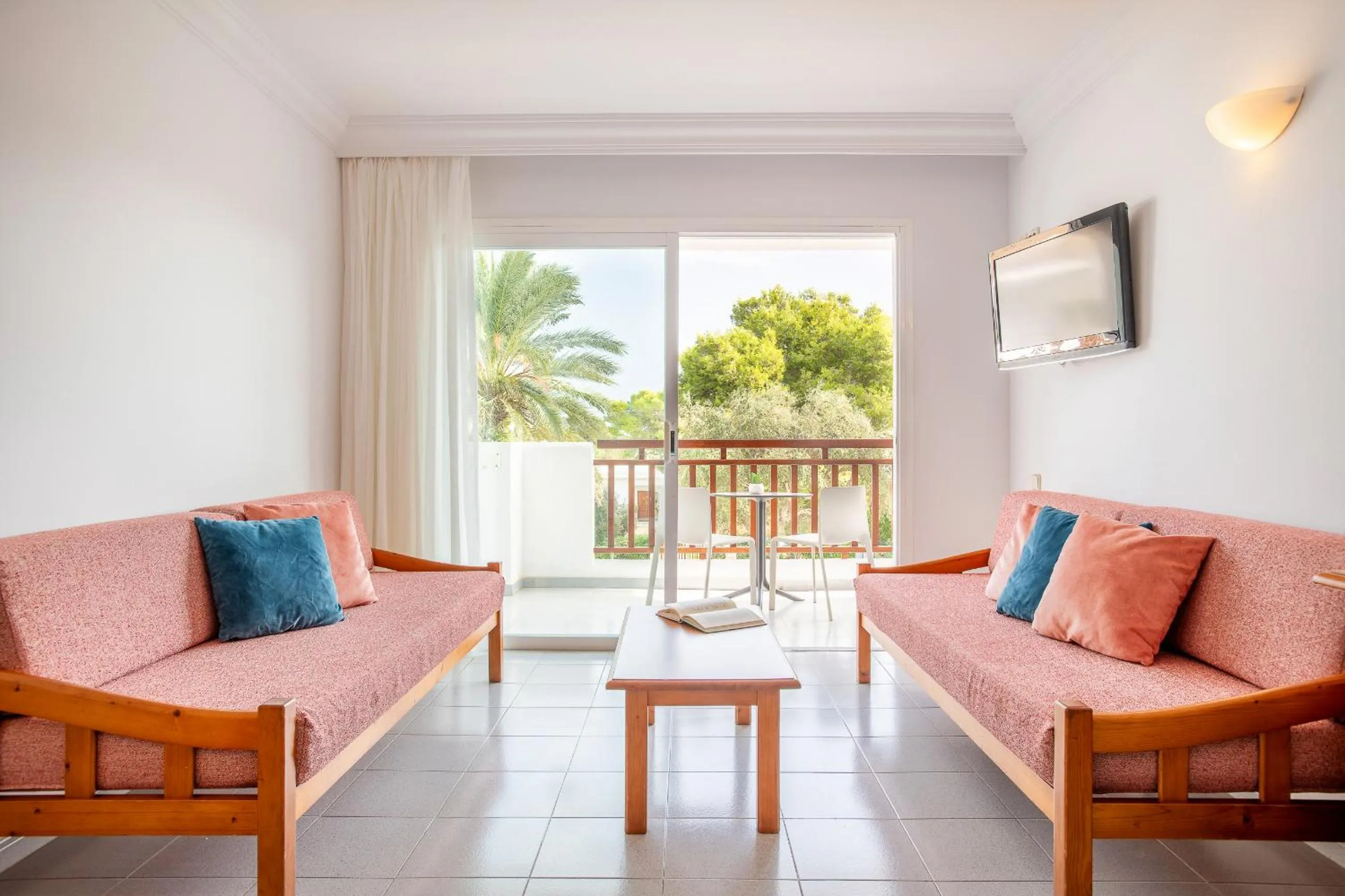 Decorative detail in Inturotel Esmeralda Garden