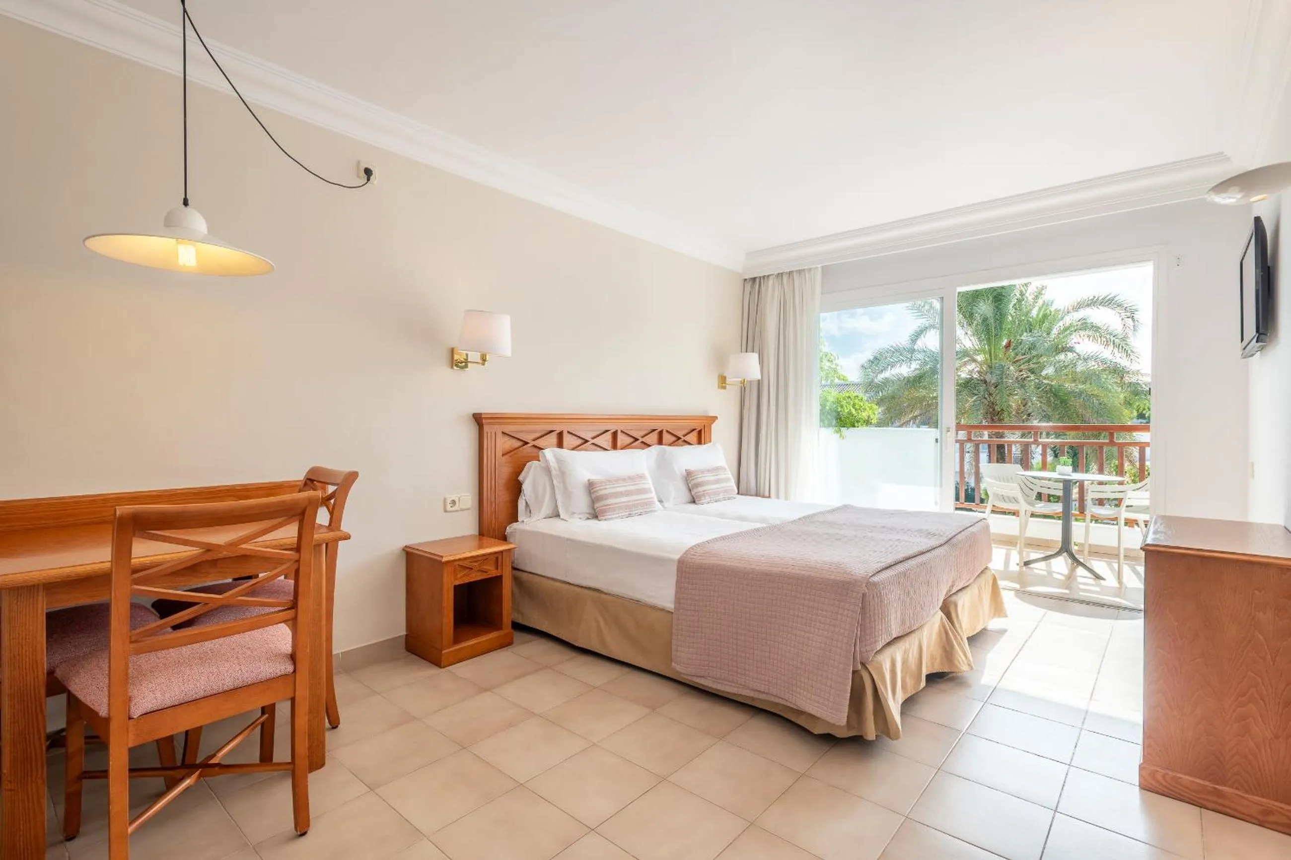 Photo of the whole room, Bed in Inturotel Cala Azul