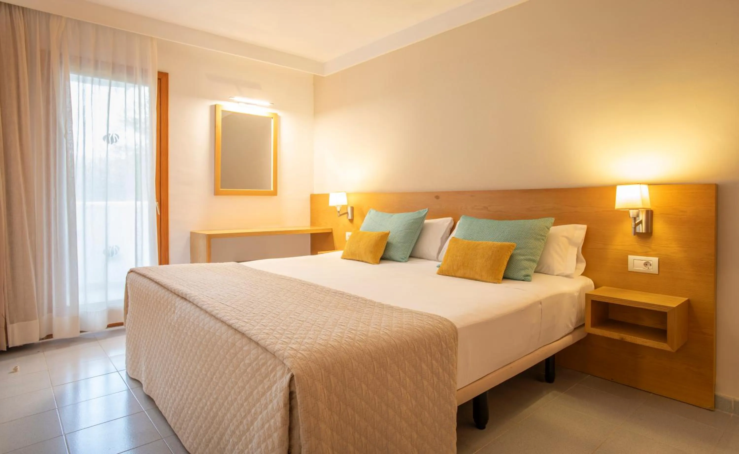 Bedroom, Bed in Inturotel Azul Garden