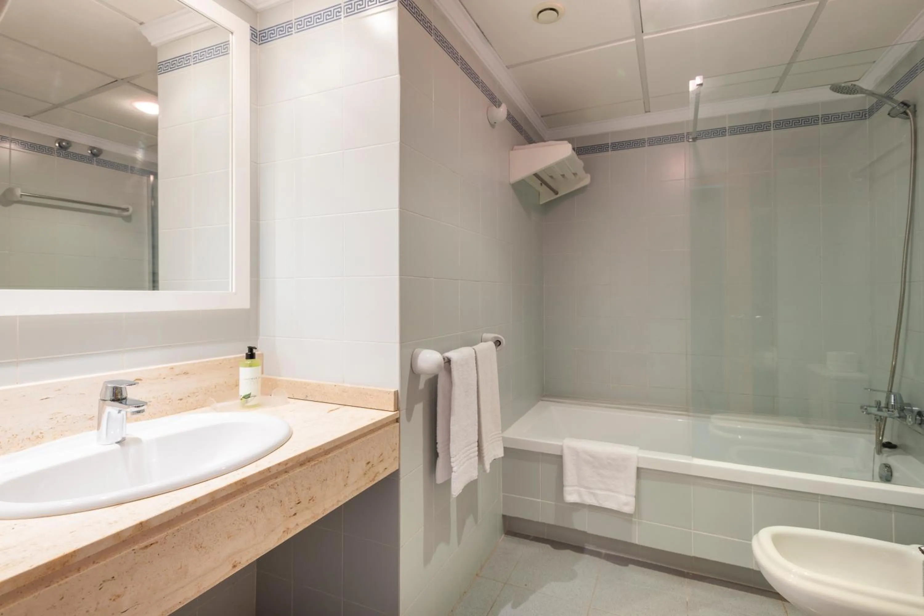 Bathroom in Inturotel Azul Garden