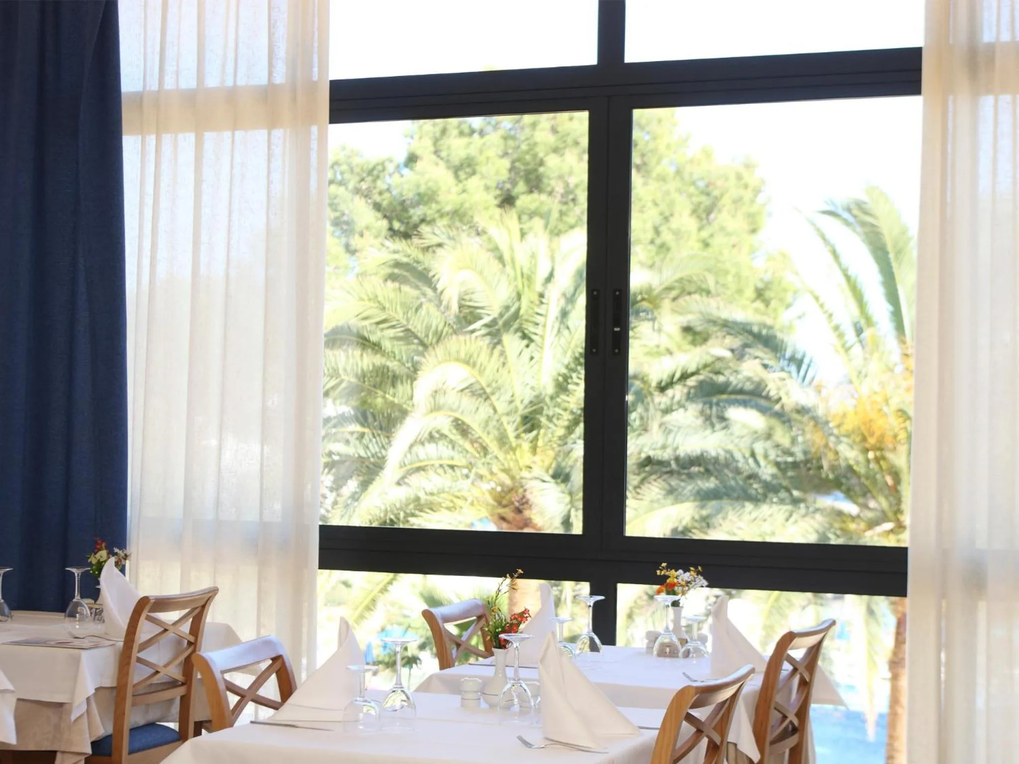 Restaurant/places to eat in Inturotel Azul Garden