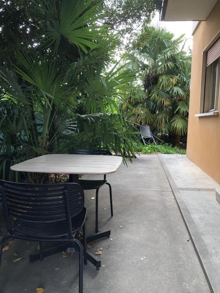 Garden view in Venice Treviso Airport Bed