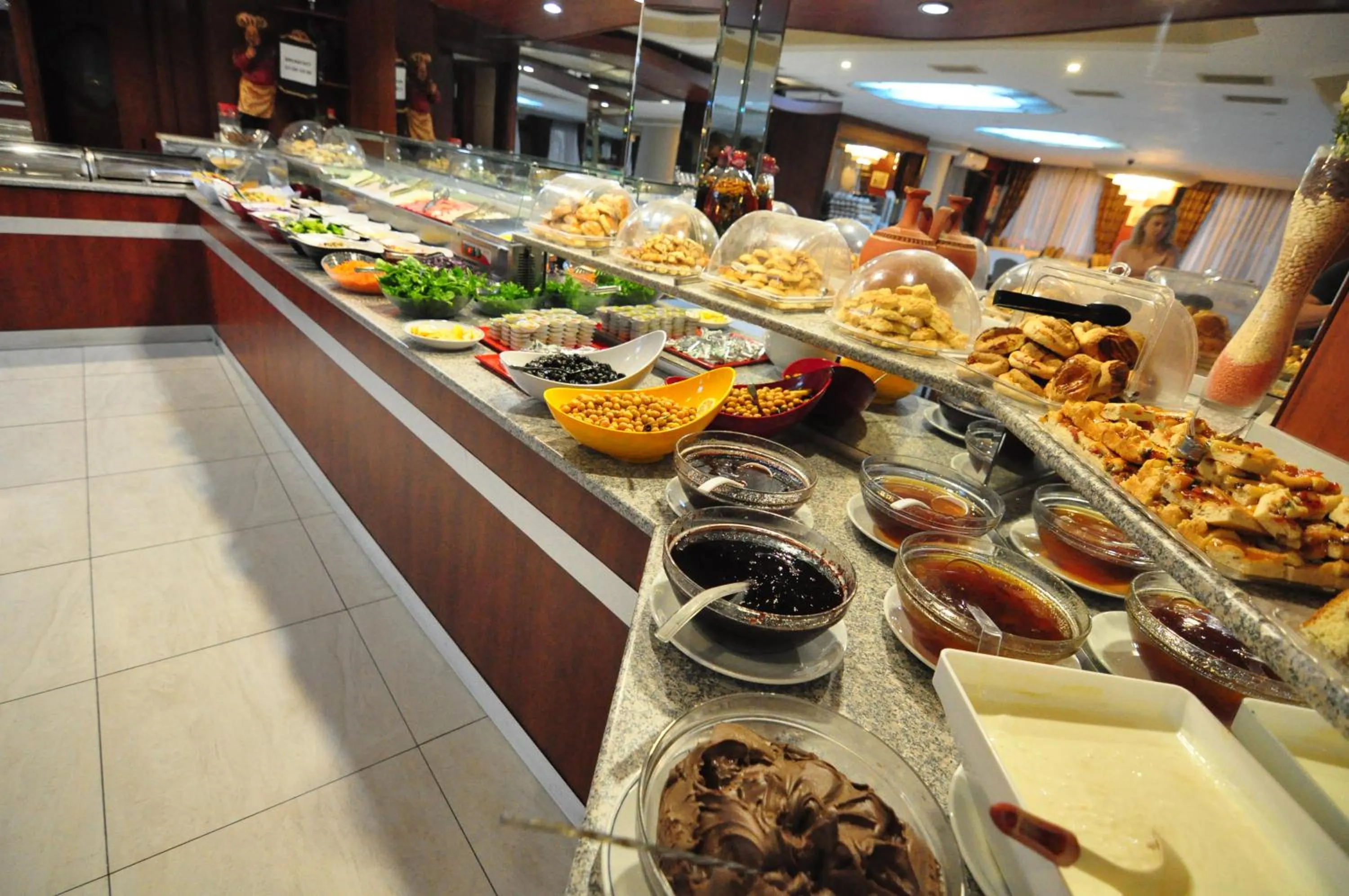 Buffet breakfast in Hotel Buyuk Sahinler