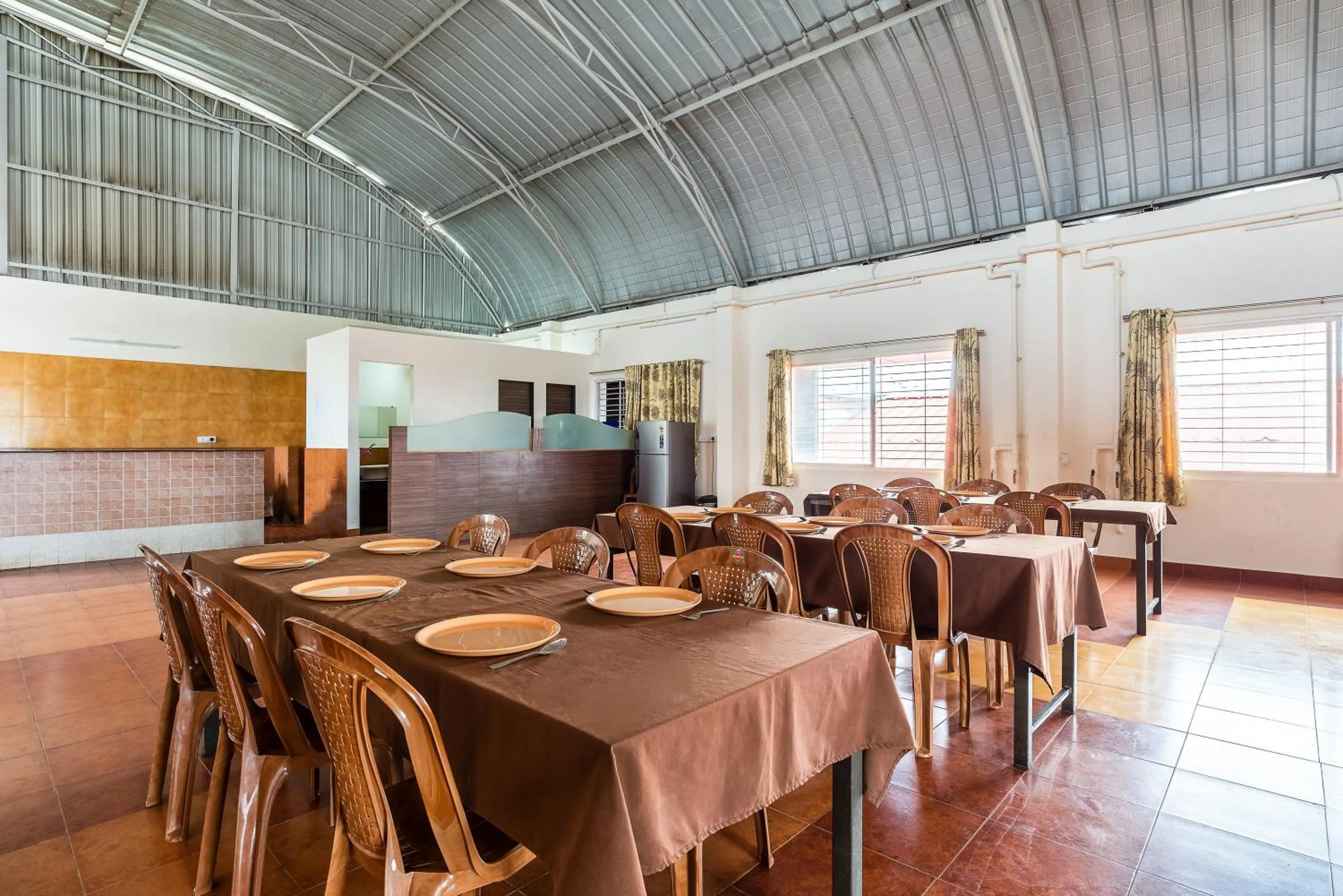 Restaurant/places to eat in Treebo Pappilon Palace - PVS Circle