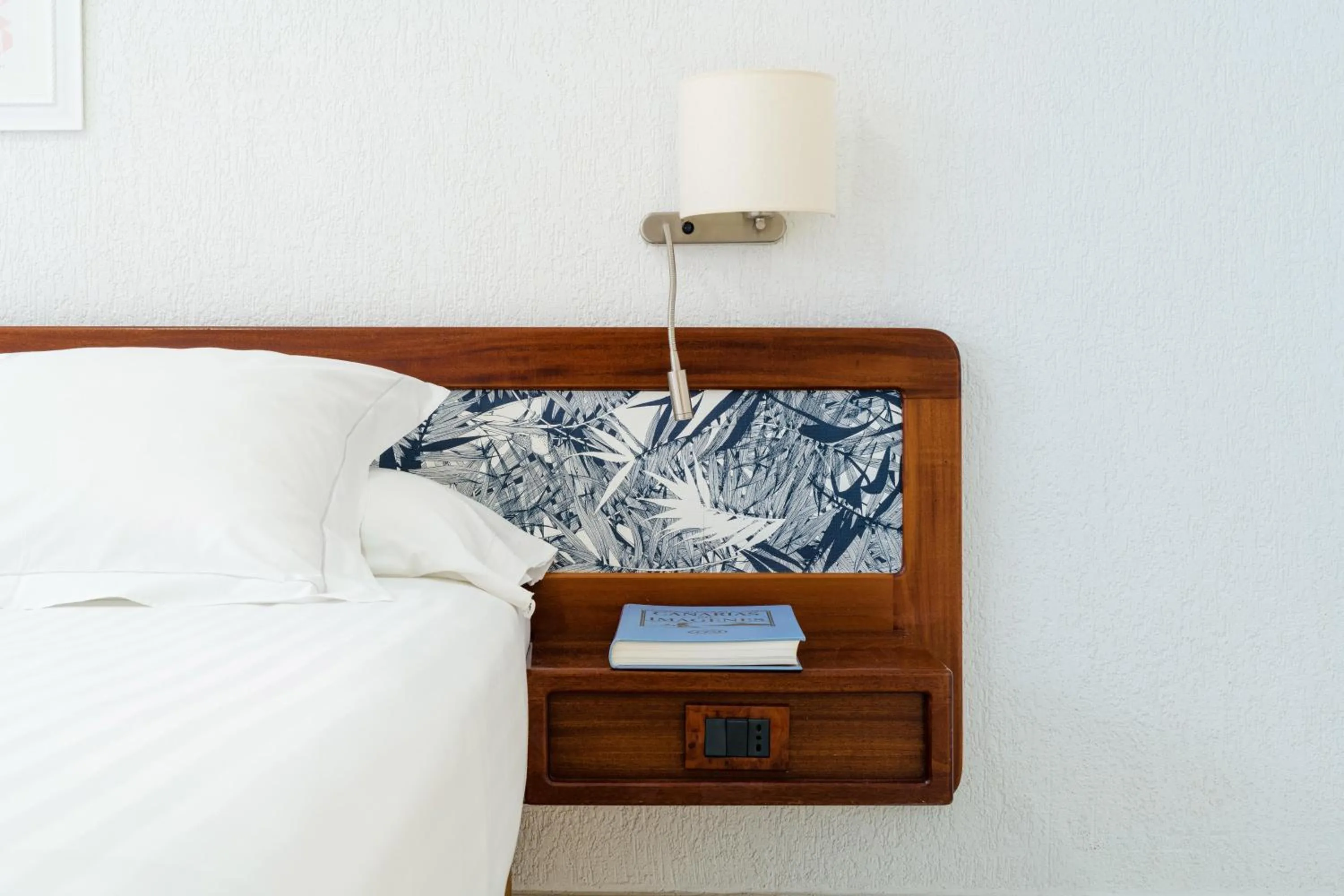 Photo of the whole room, Bed in Plus Fariones Apartamentos