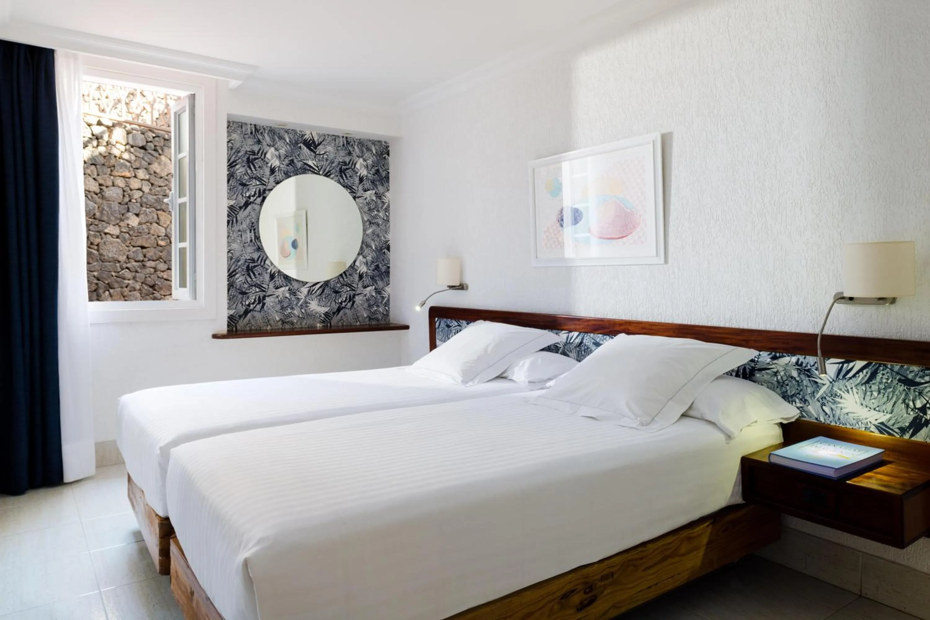 Photo of the whole room, Bed in Plus Fariones Apartamentos