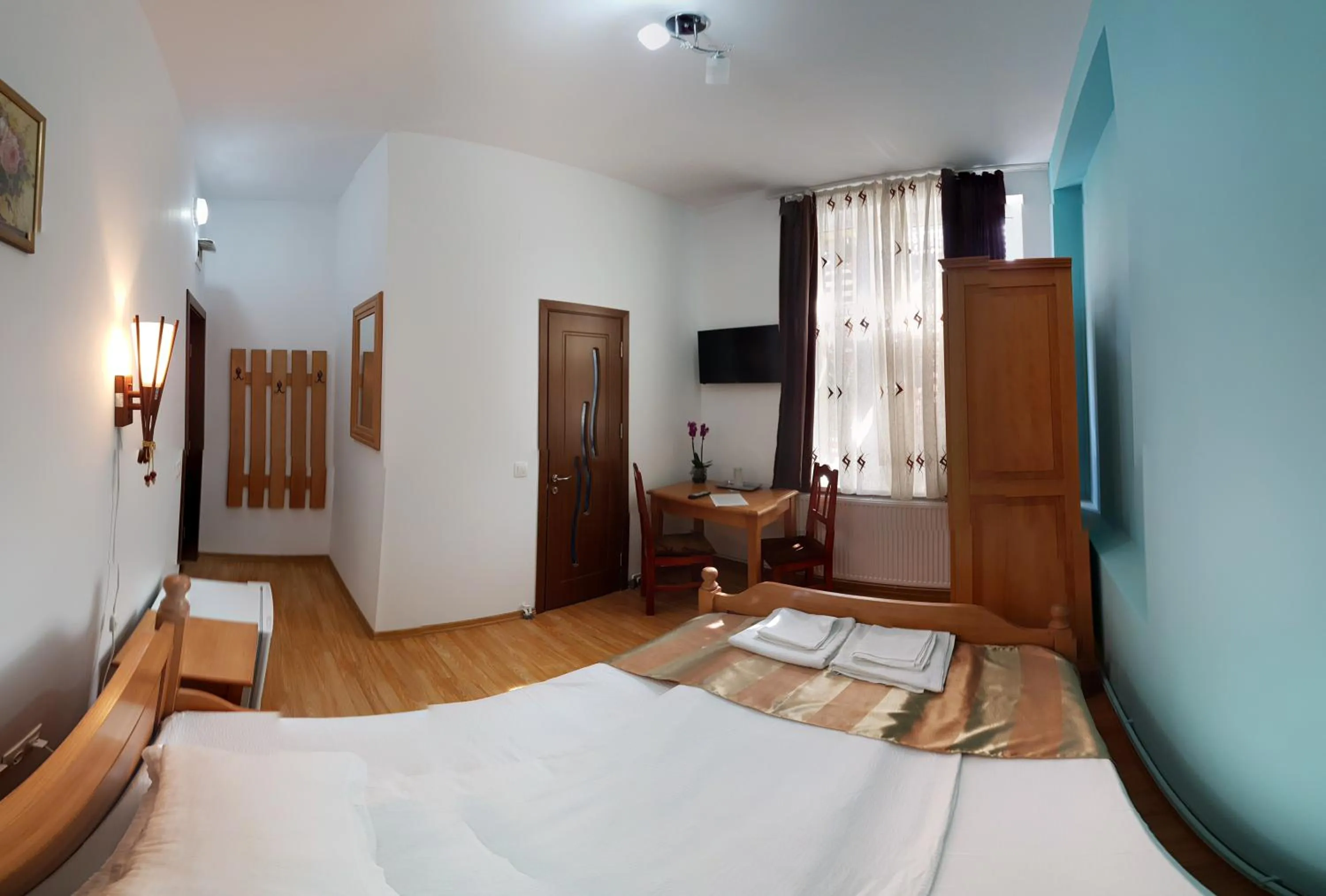 Property building, Bed in Pensiunea Muresul