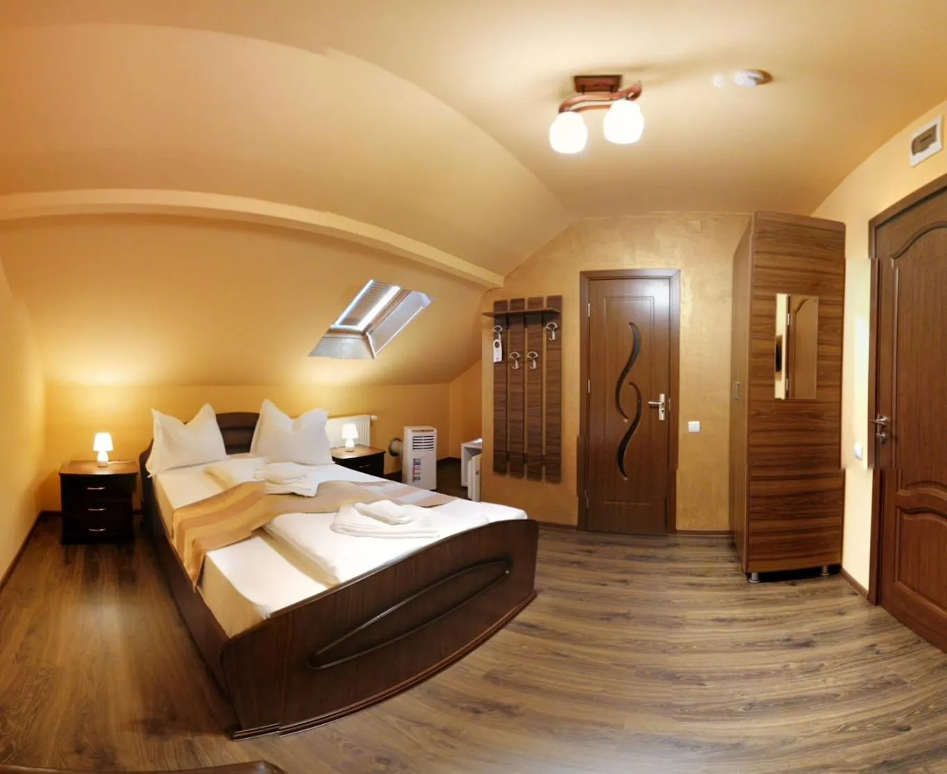 Bed in Pensiunea Muresul