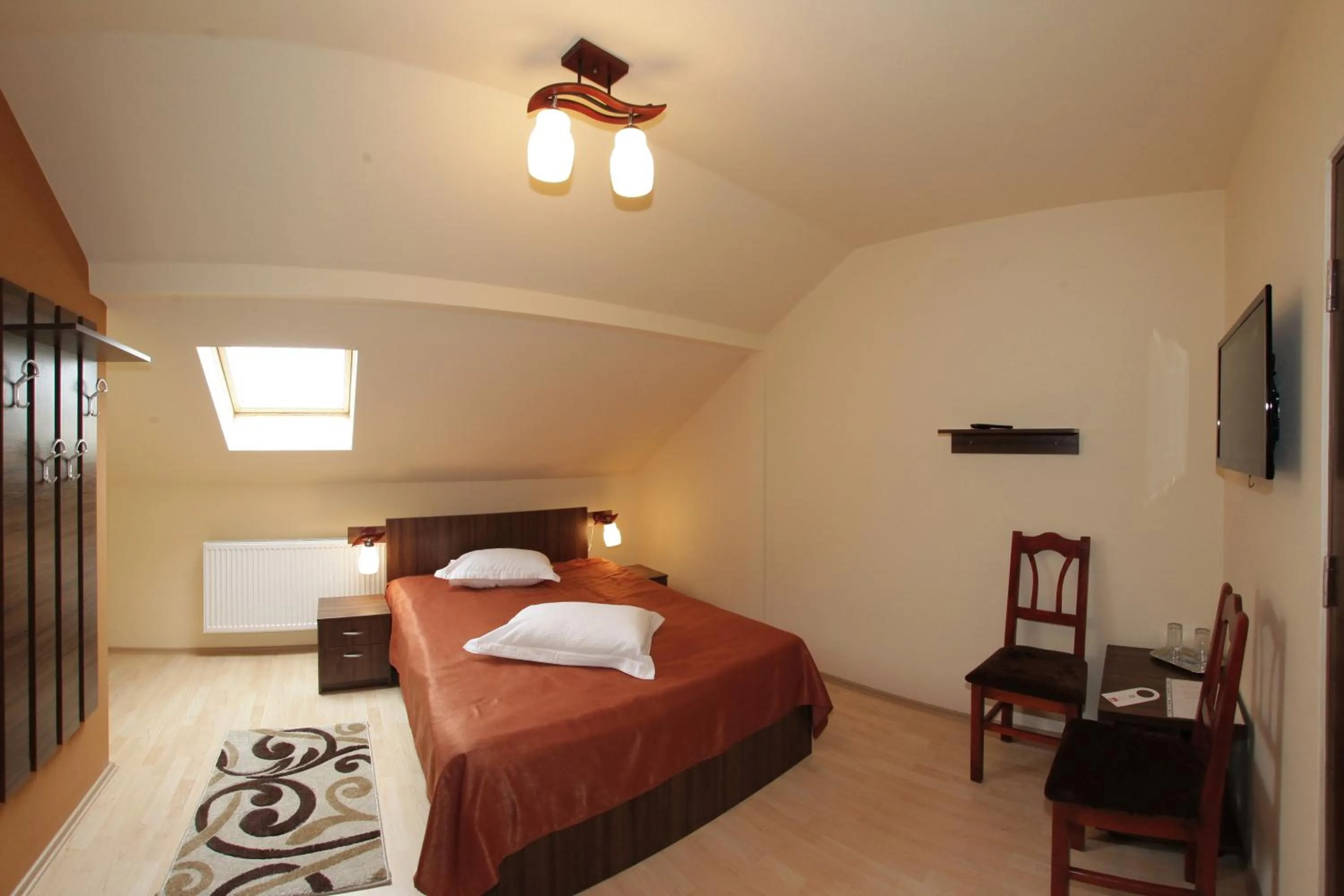 Photo of the whole room, Bed in Pensiunea Muresul