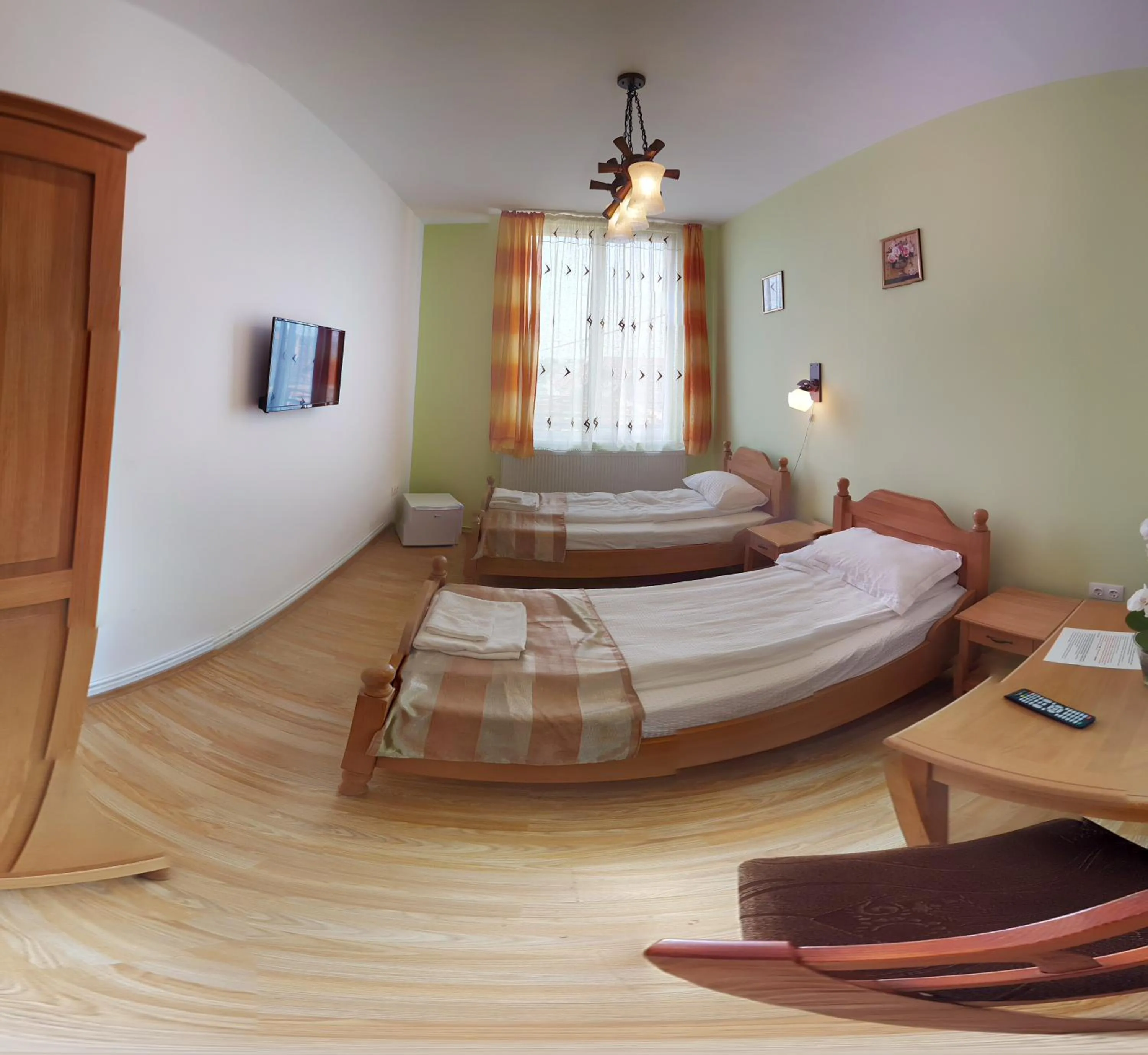 Property building, Bed in Pensiunea Muresul