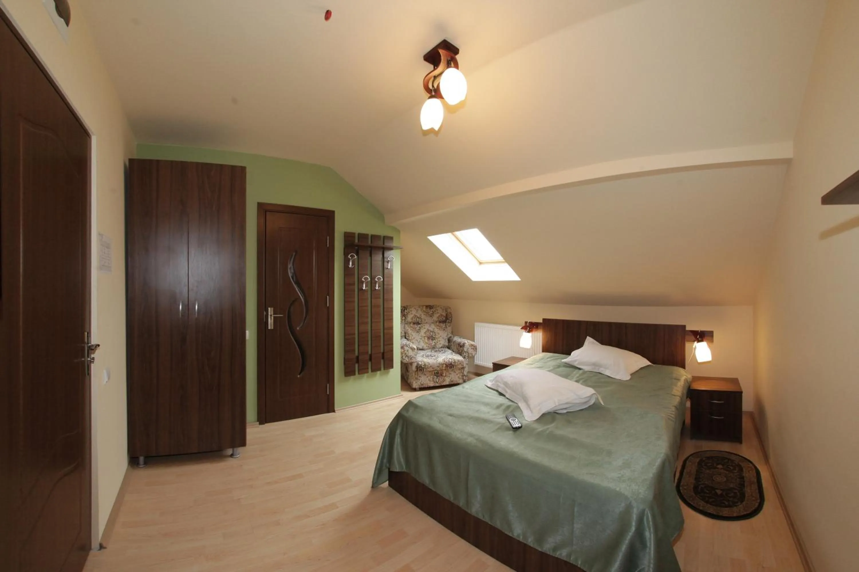 Photo of the whole room, Bed in Pensiunea Muresul