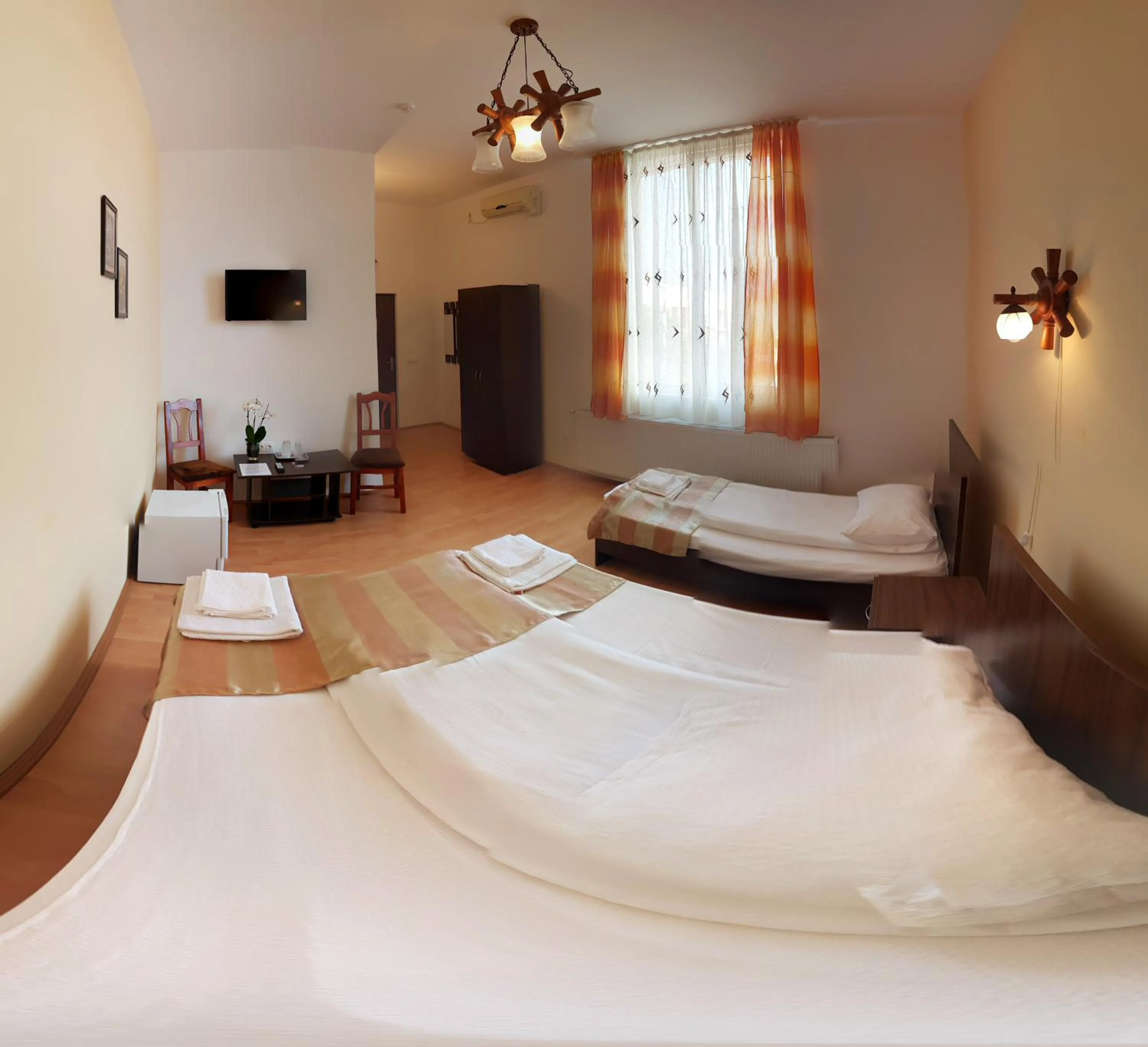 Property building, Bed in Pensiunea Muresul