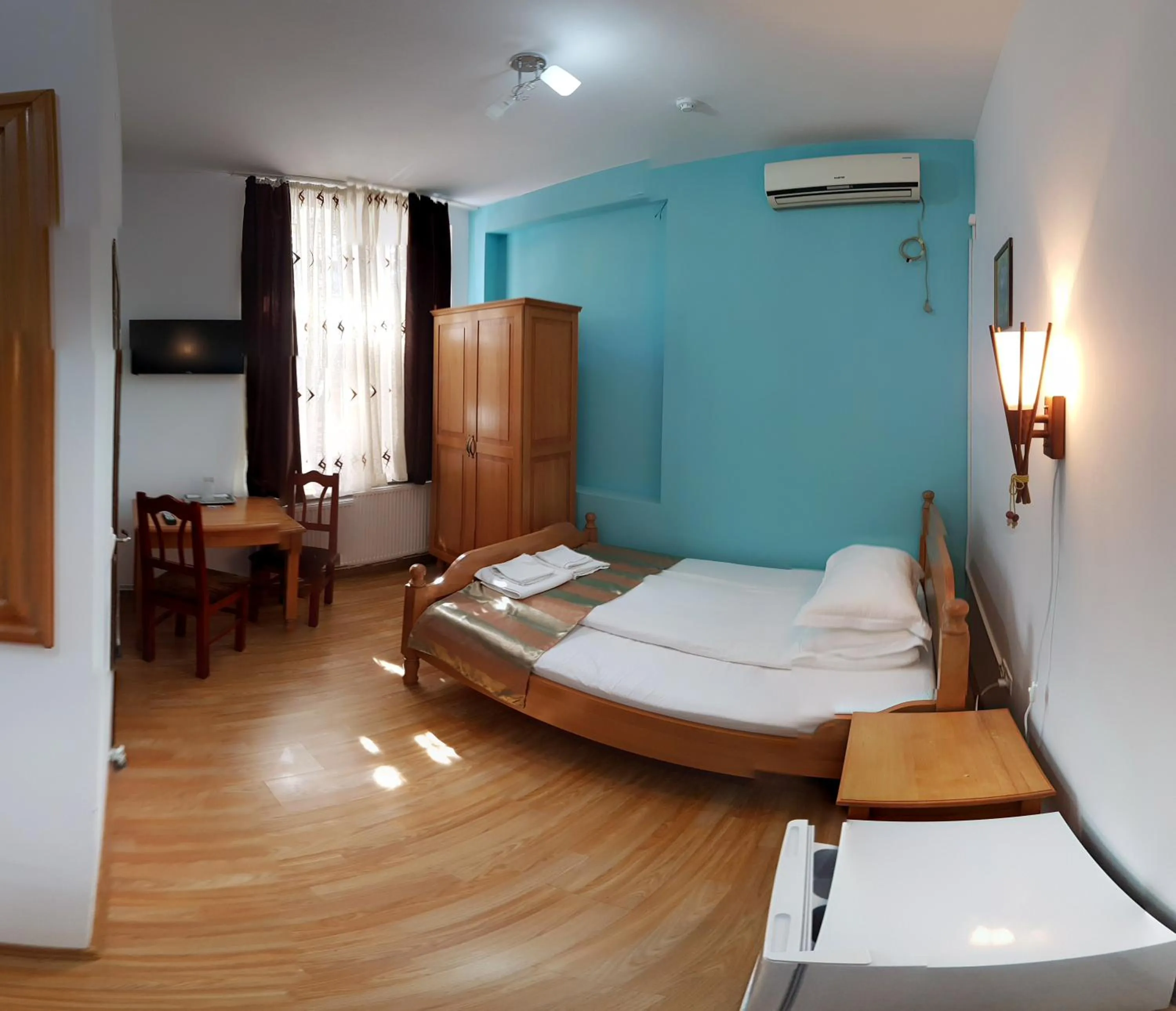 Property building, Bed in Pensiunea Muresul