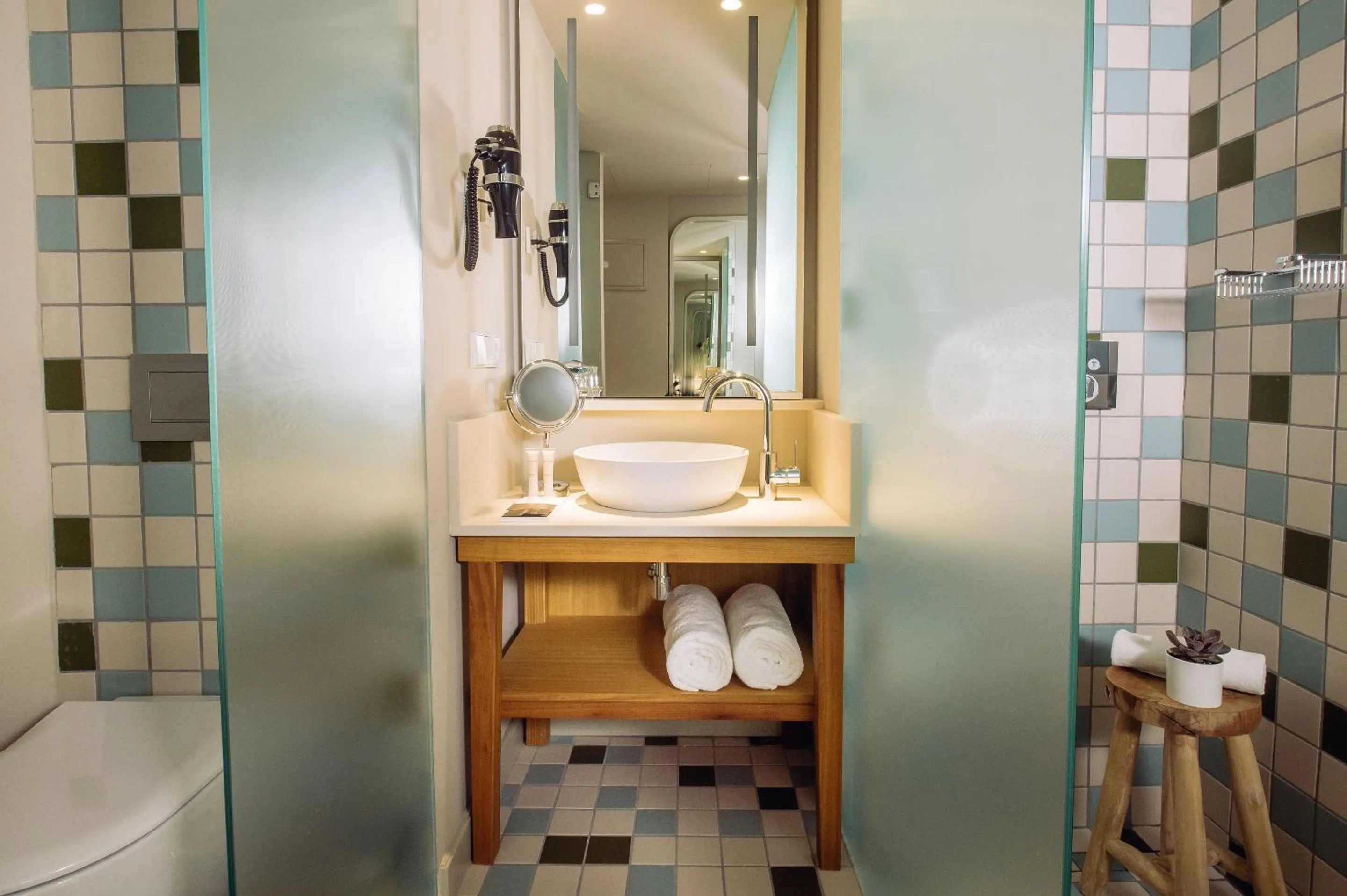 Shower in Inturotel Cala Esmeralda Beach Hotel & Spa - Adults Only