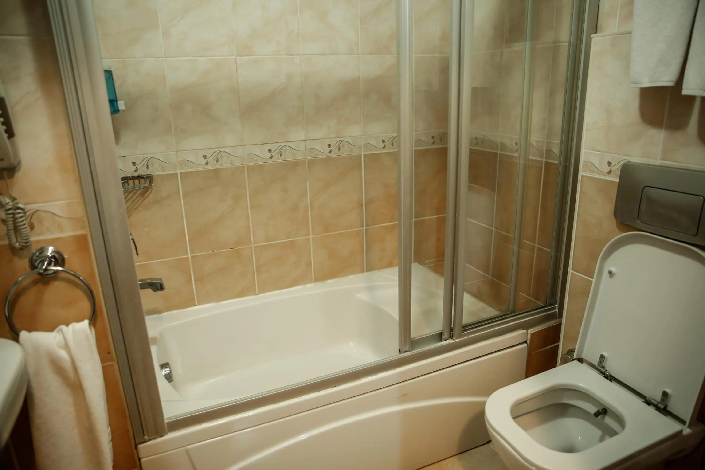 Shower in Yuksel Hotel