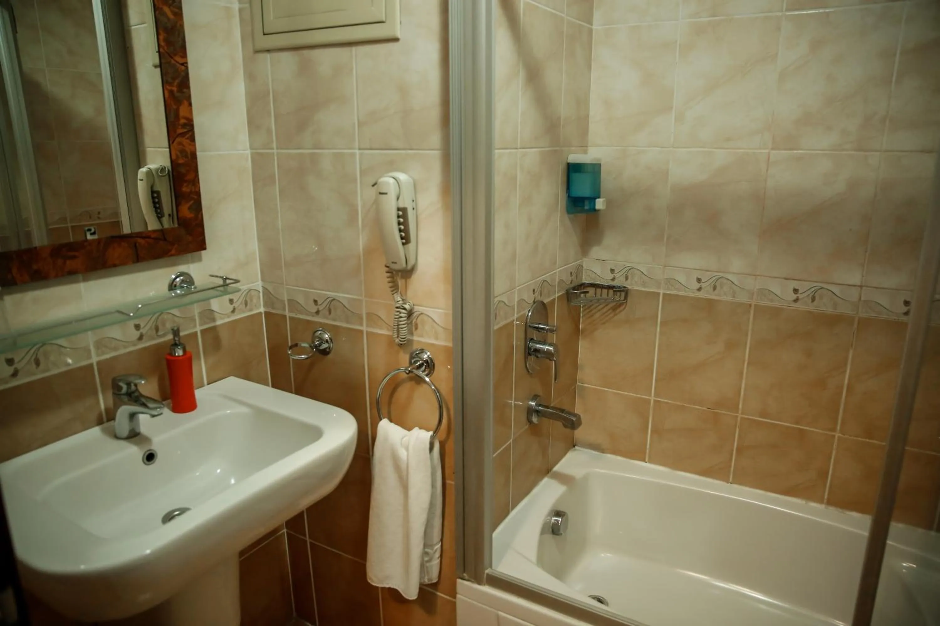 Shower in Yuksel Hotel