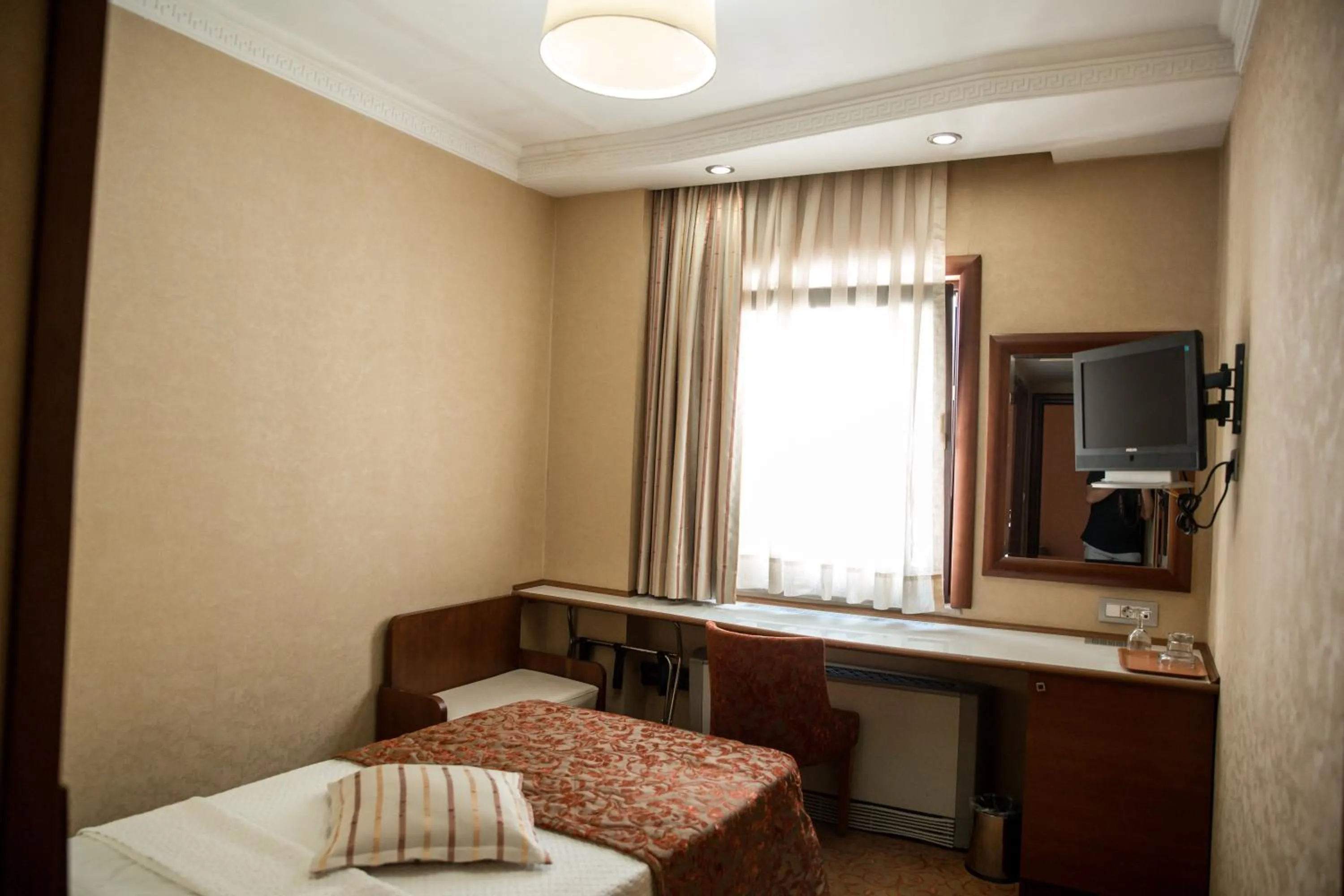 Photo of the whole room, Bed in Yuksel Hotel