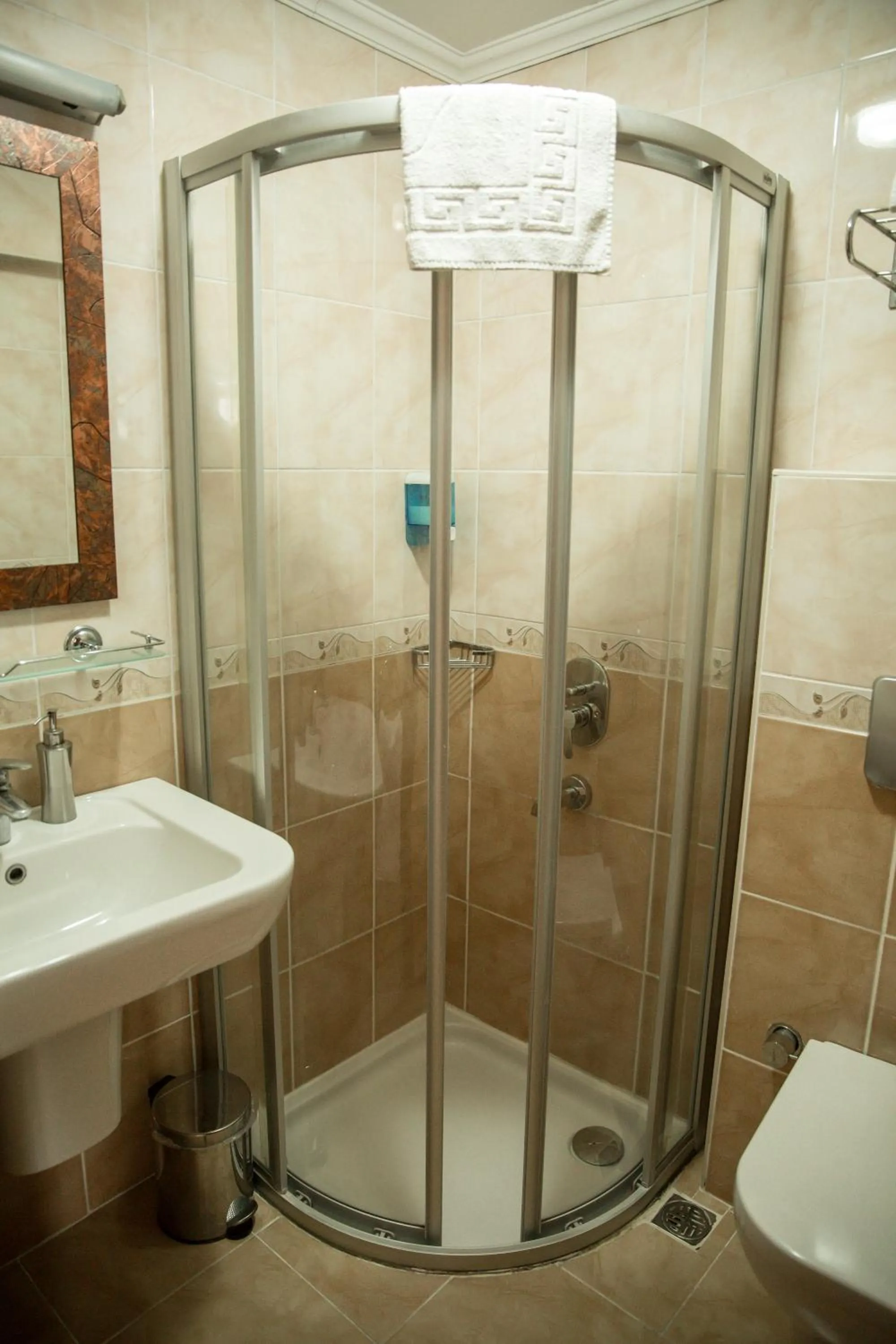 Bathroom in Yuksel Hotel