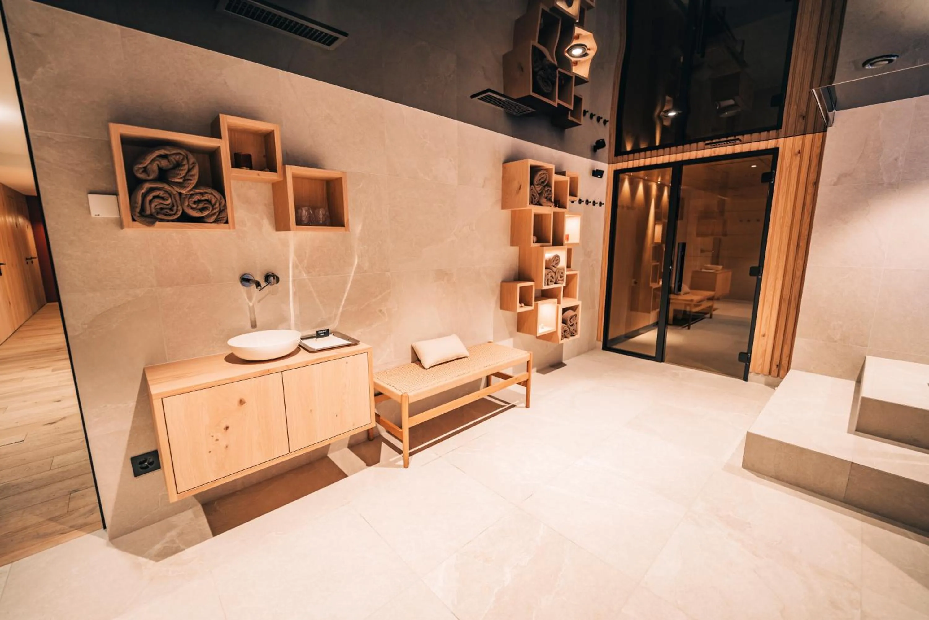 Swiss Alpine Hotel Allalin