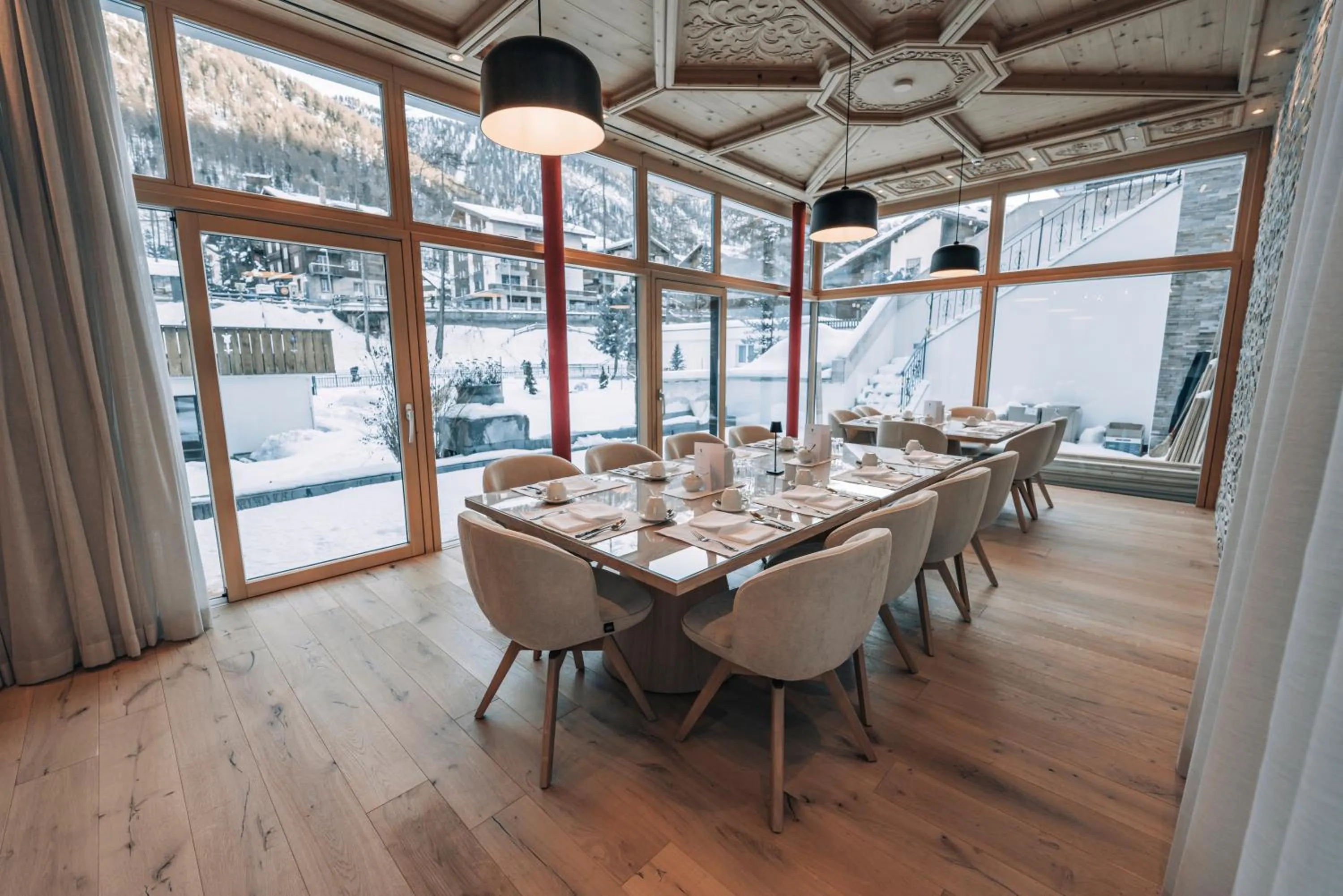 Swiss Alpine Hotel Allalin