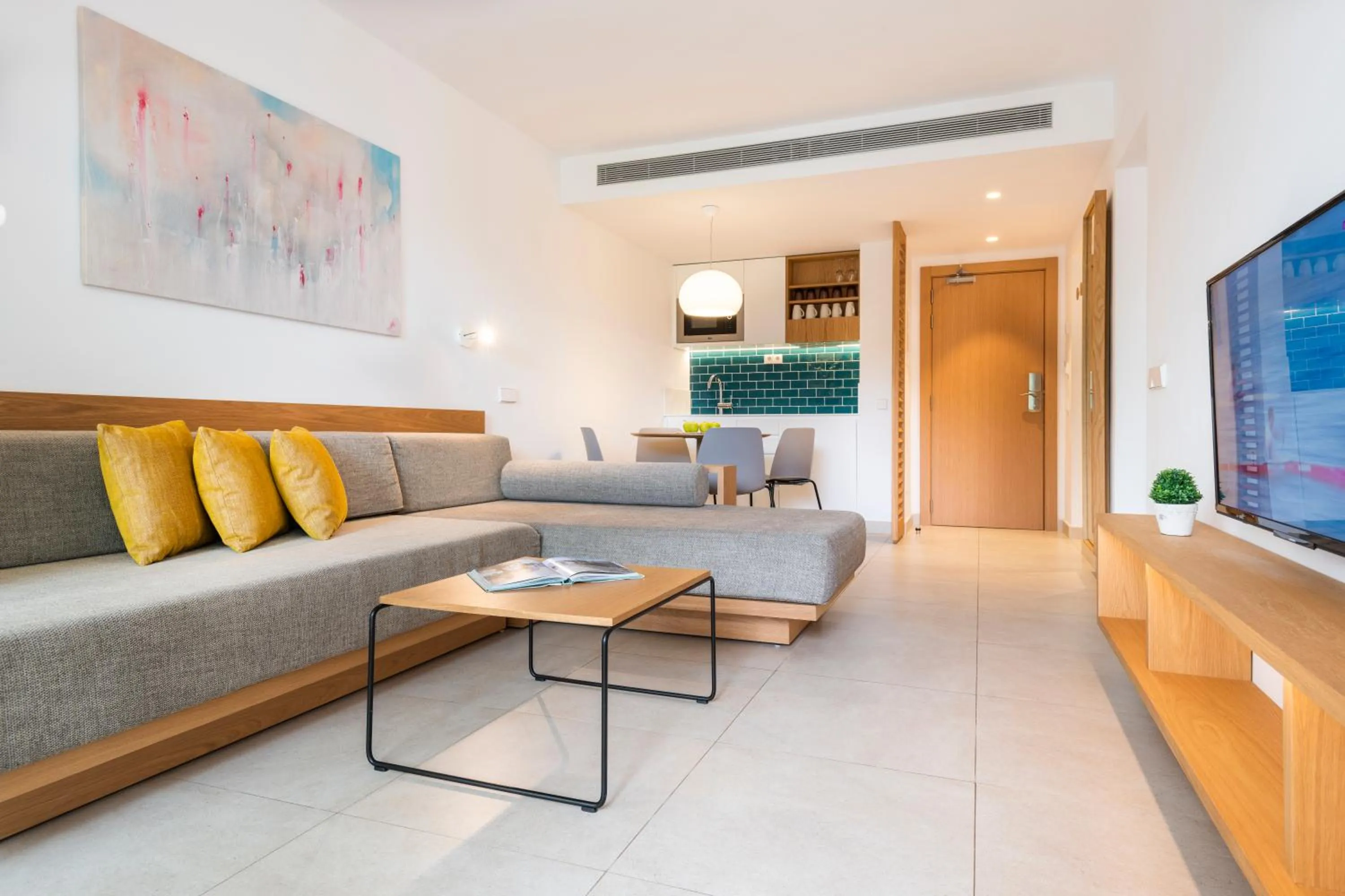 TV and multimedia in Inturotel Esmeralda Park