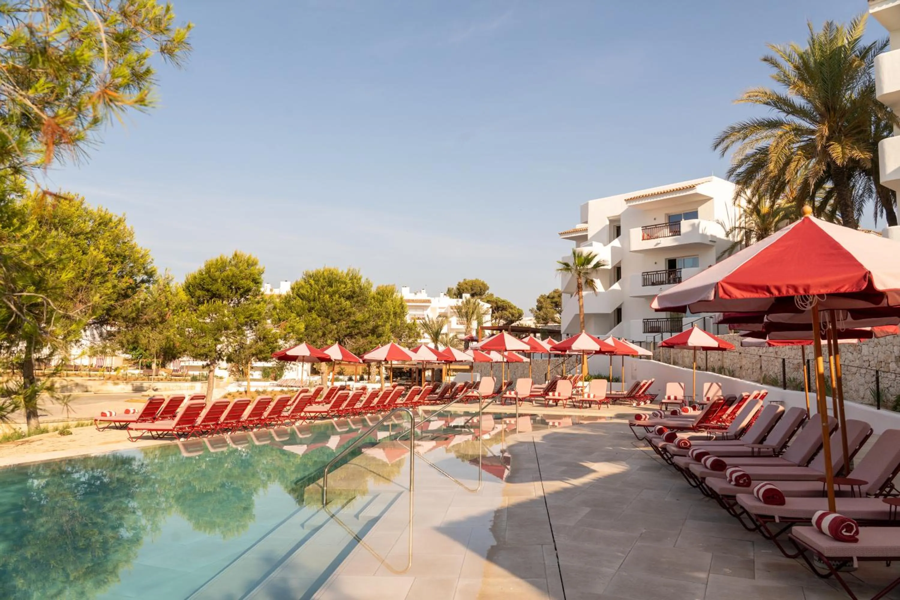 Swimming pool in Inturotel Esmeralda Park