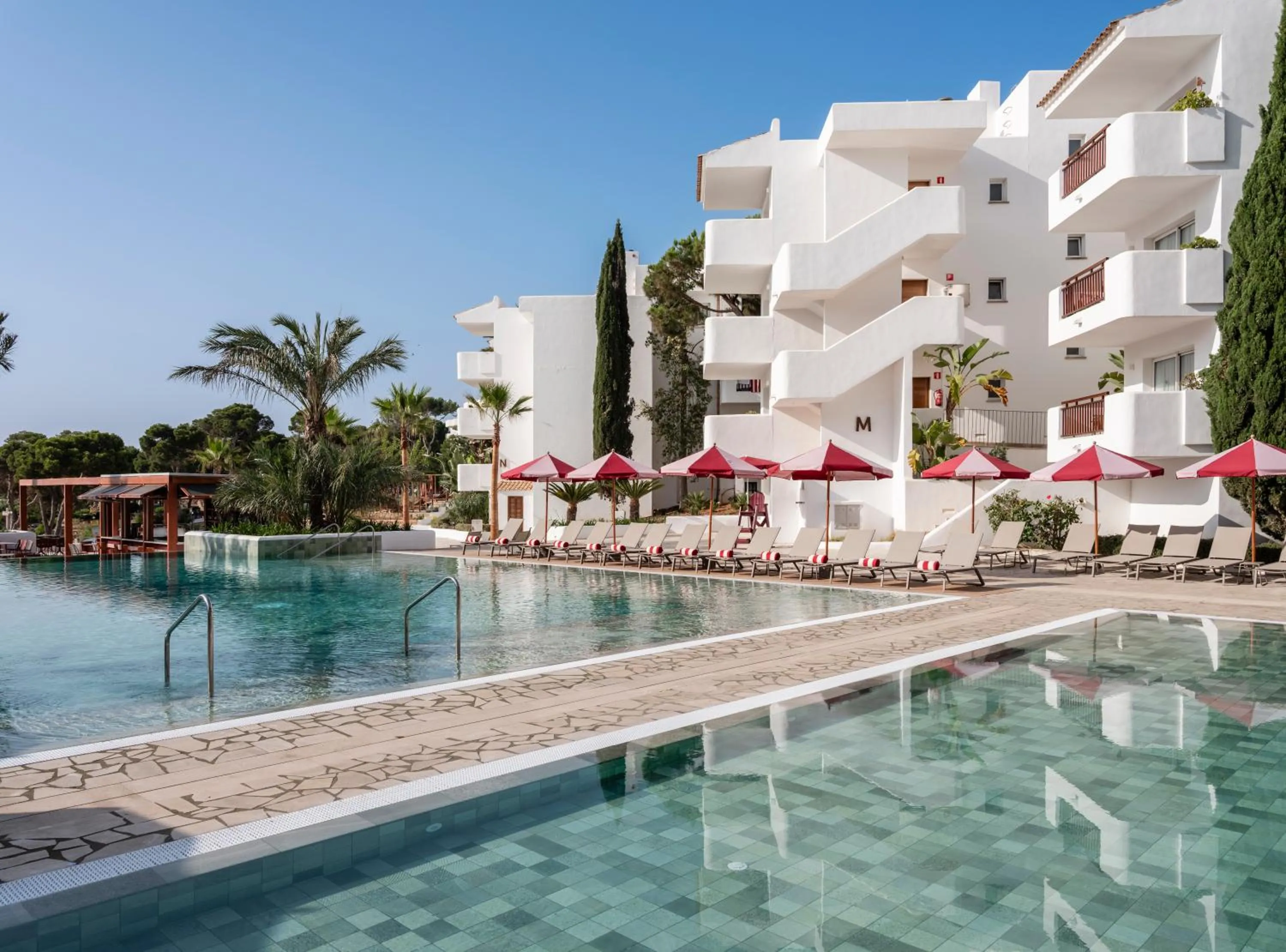 Swimming pool in Inturotel Esmeralda Park