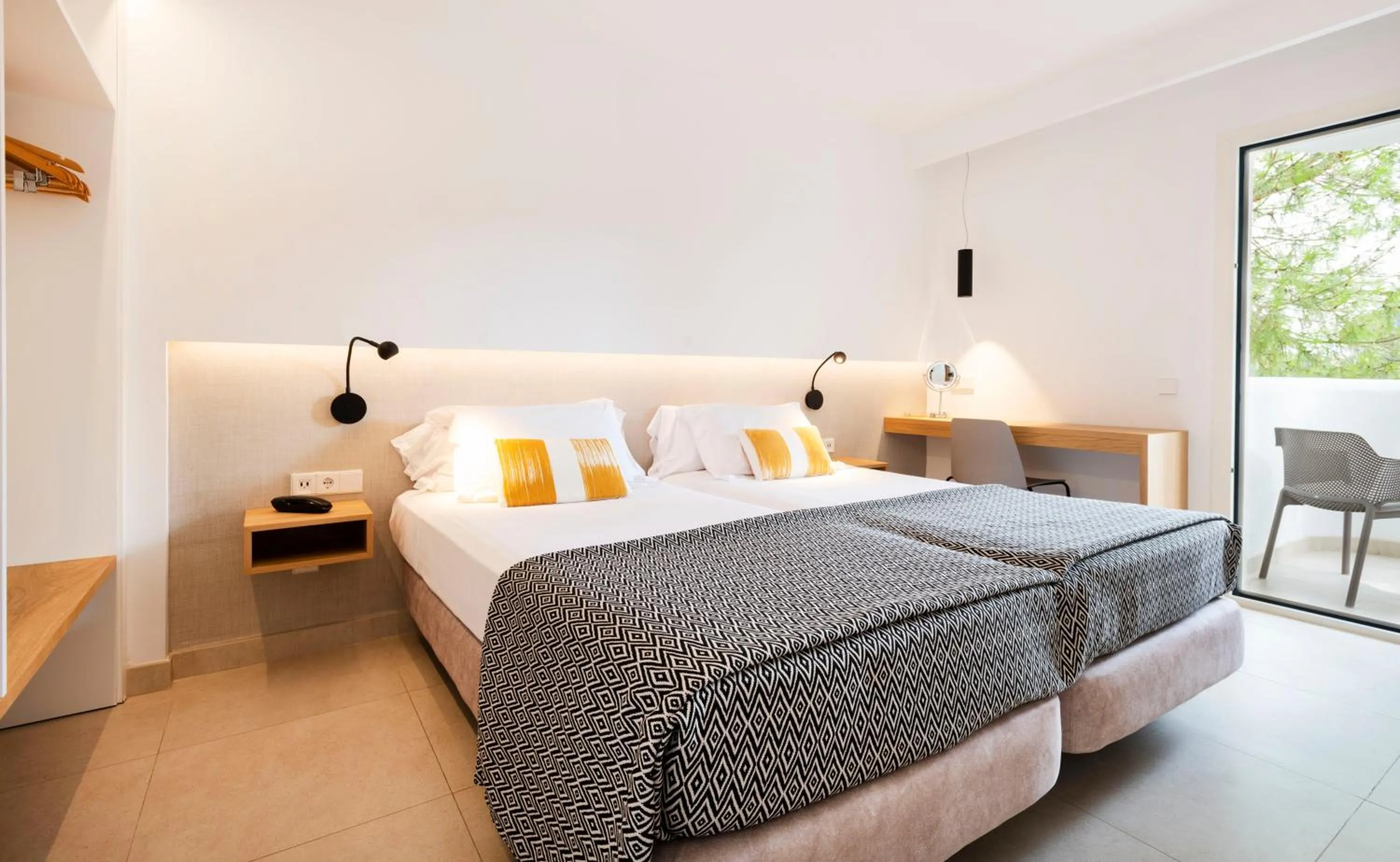 Bed in Inturotel Esmeralda Park