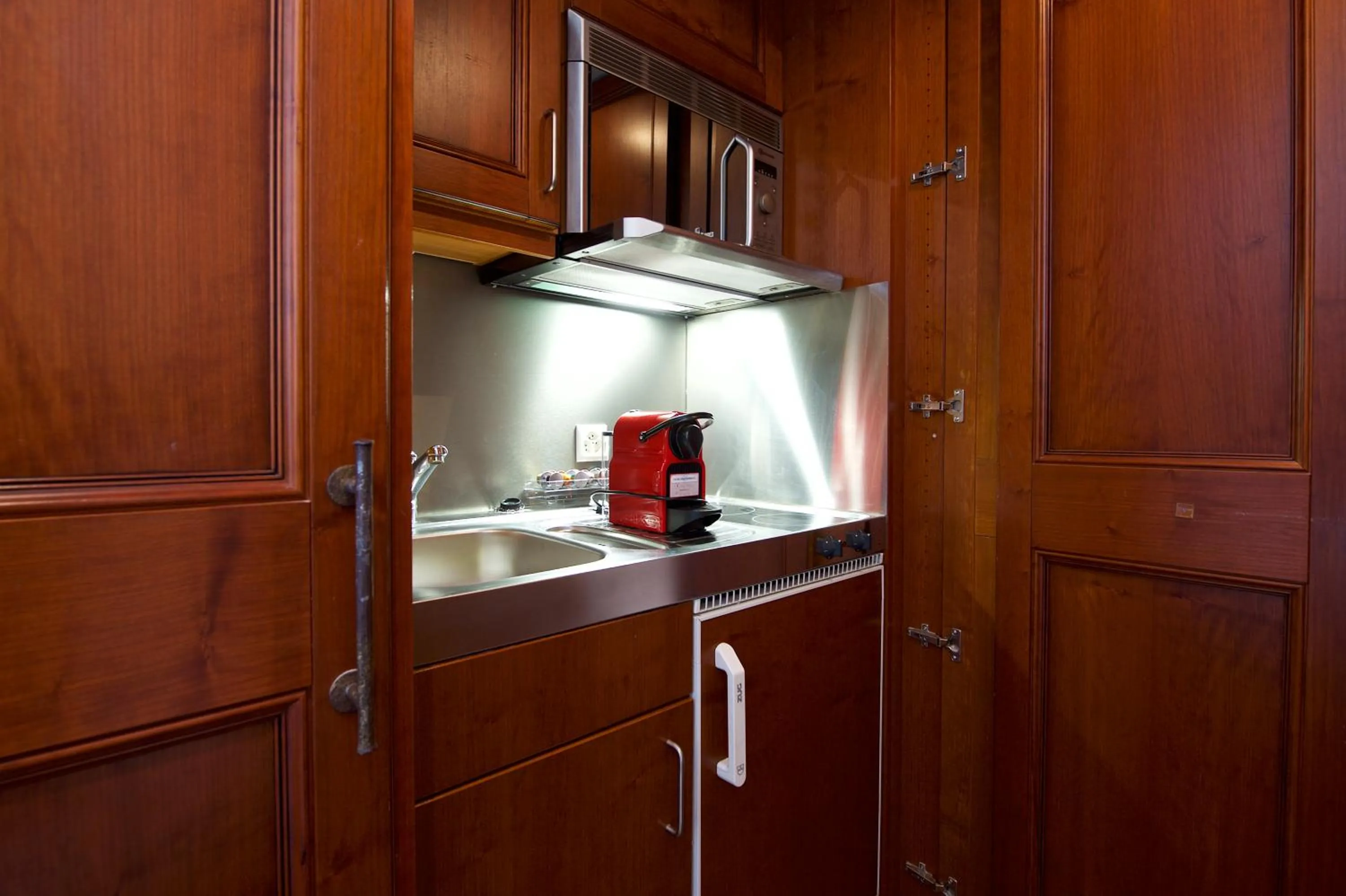 Coffee/tea facilities in Arca Aparthotel & Spa