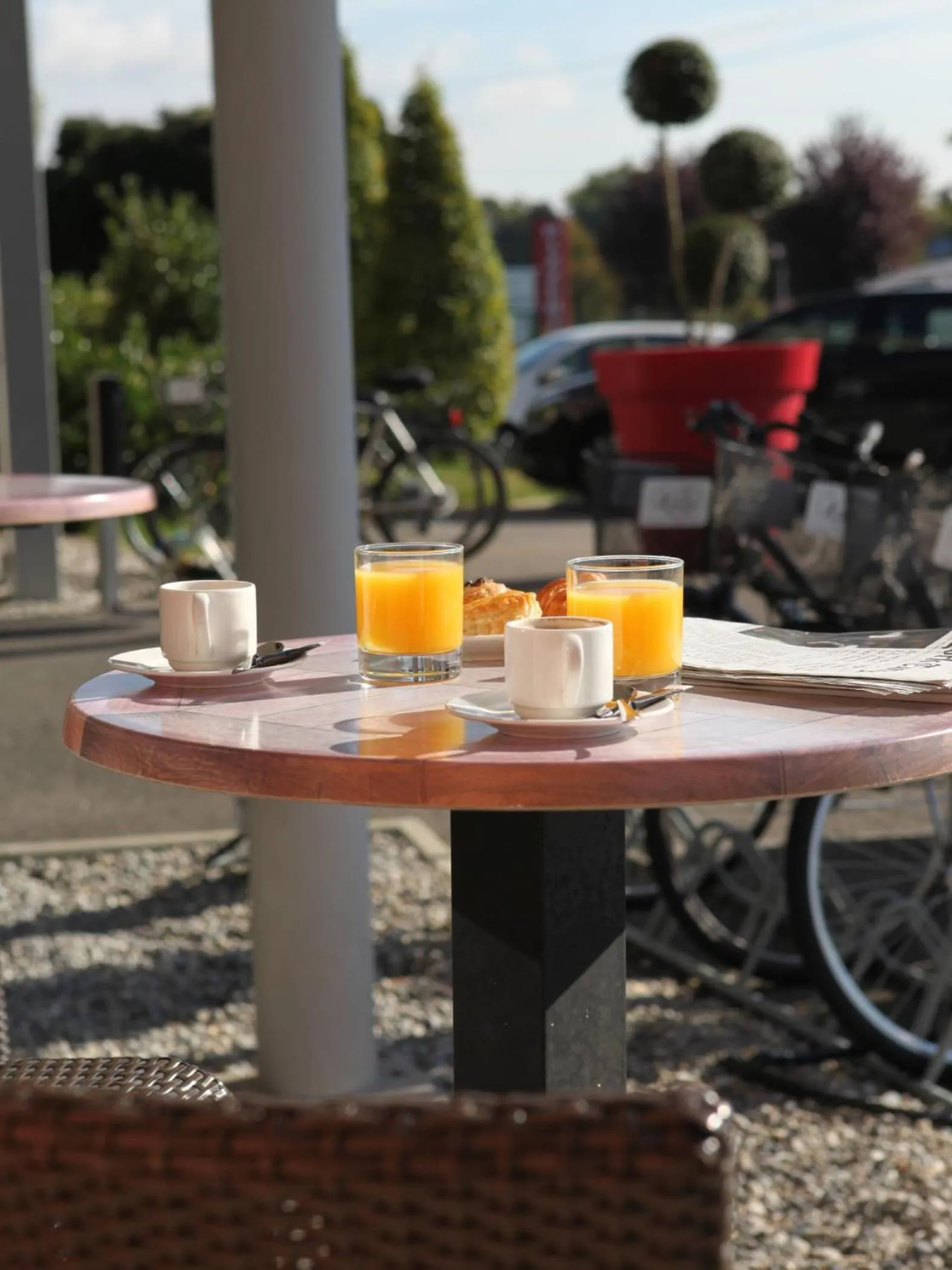 Patio in Best Western Park Hotel Geneve-Thoiry