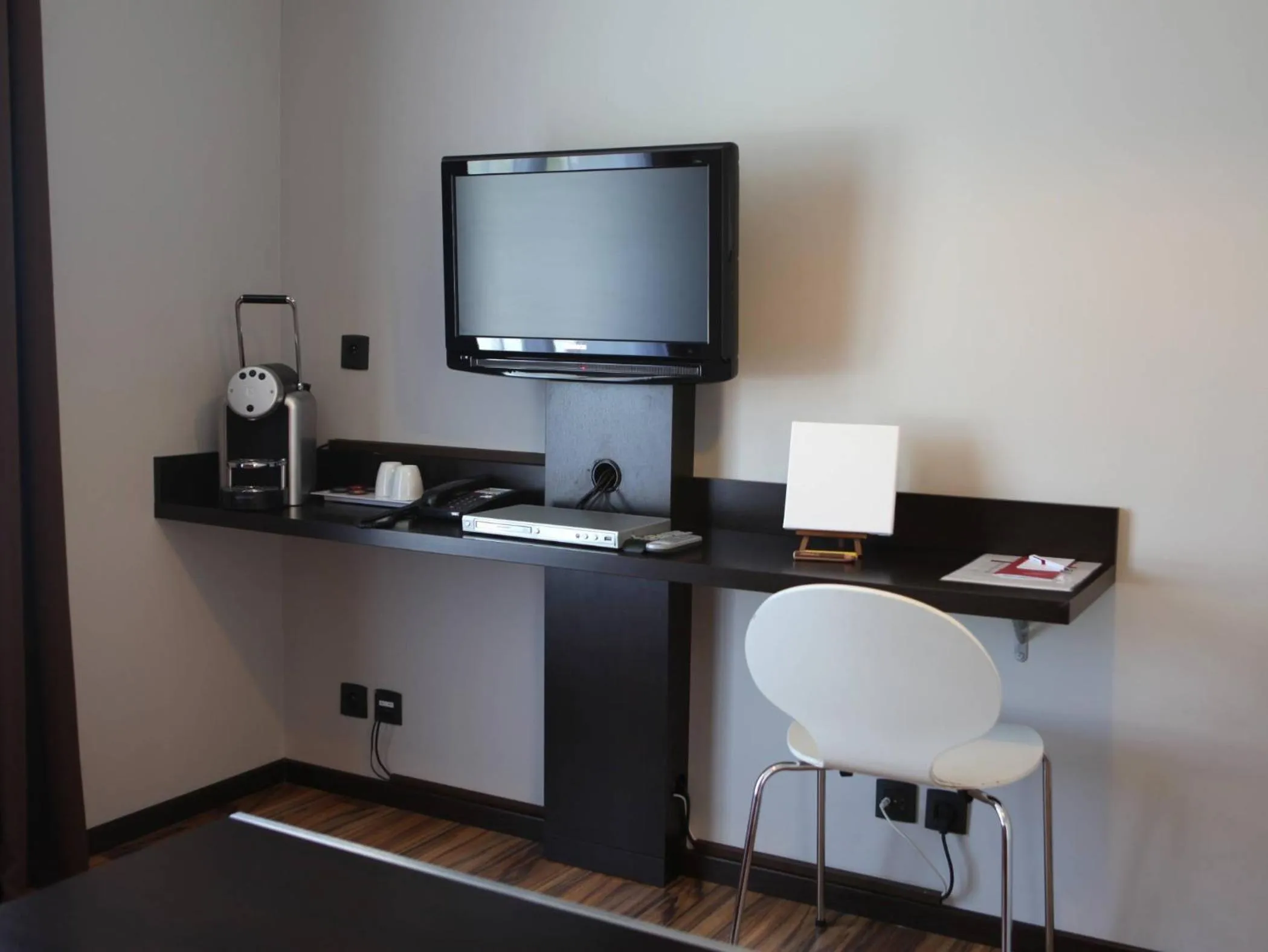 TV and multimedia in Best Western Park Hotel Geneve-Thoiry