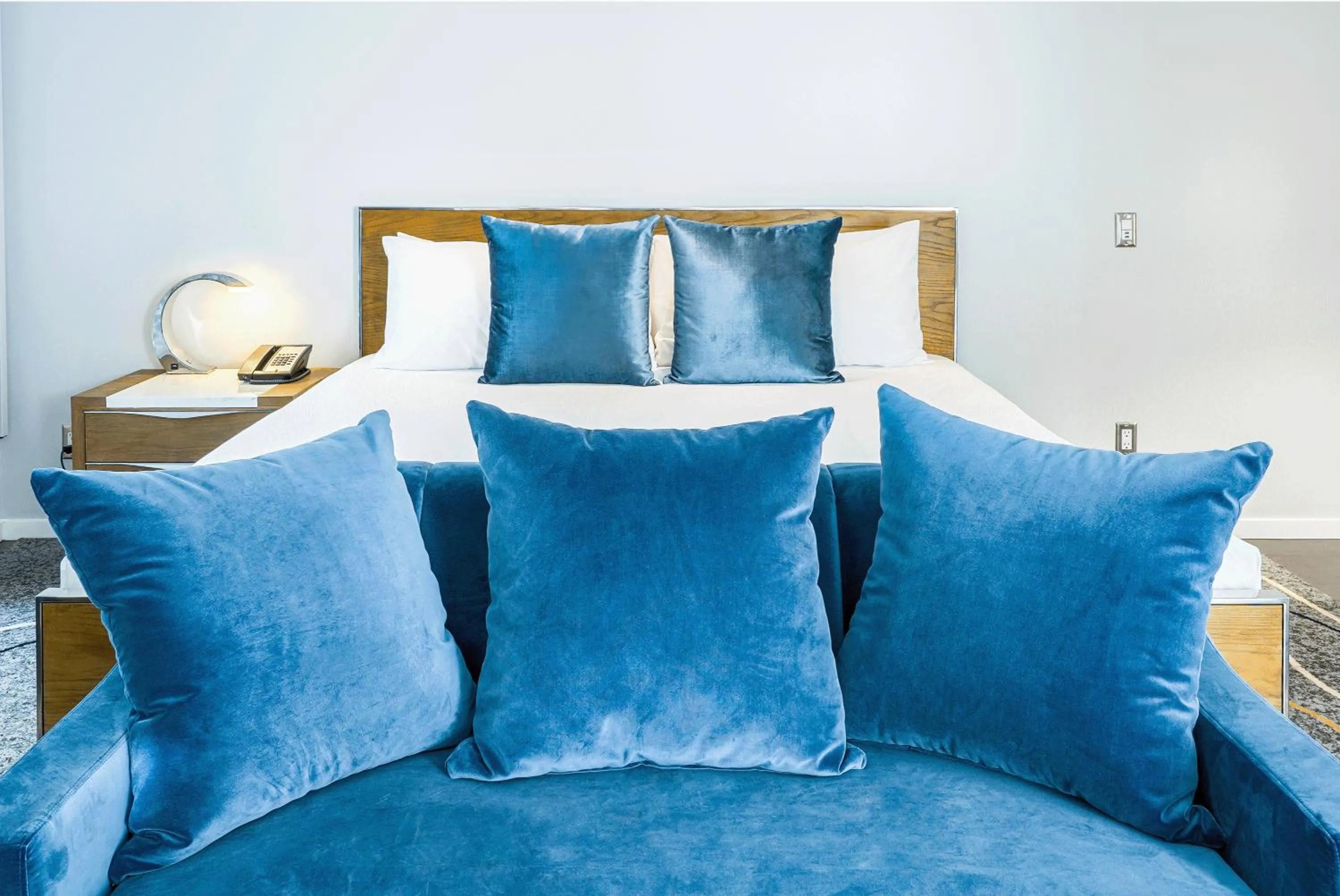 Bed in Executive Plaza Hotel & Conference Centre, Metro Vancouver