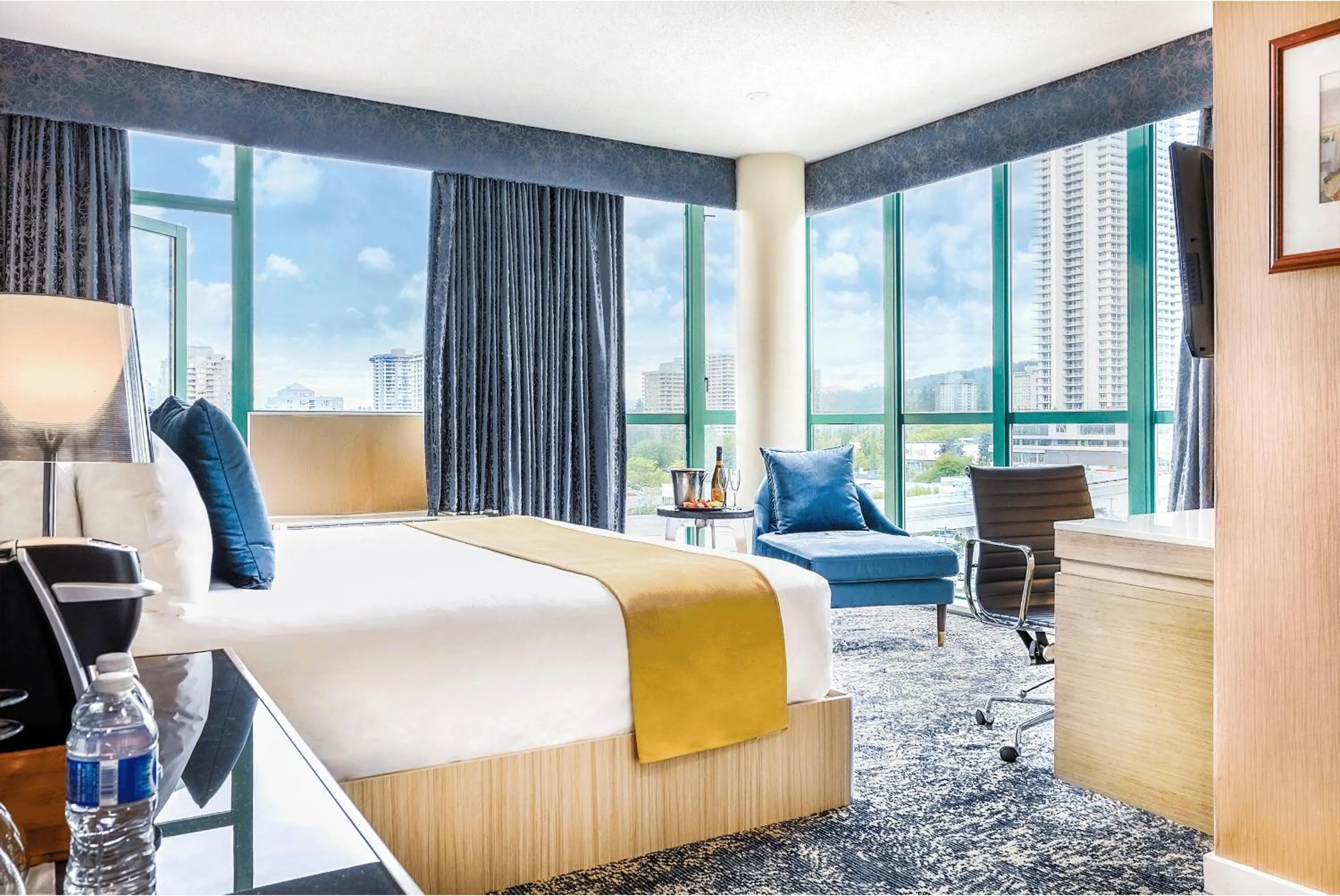 Bed in Executive Plaza Hotel & Conference Centre, Metro Vancouver