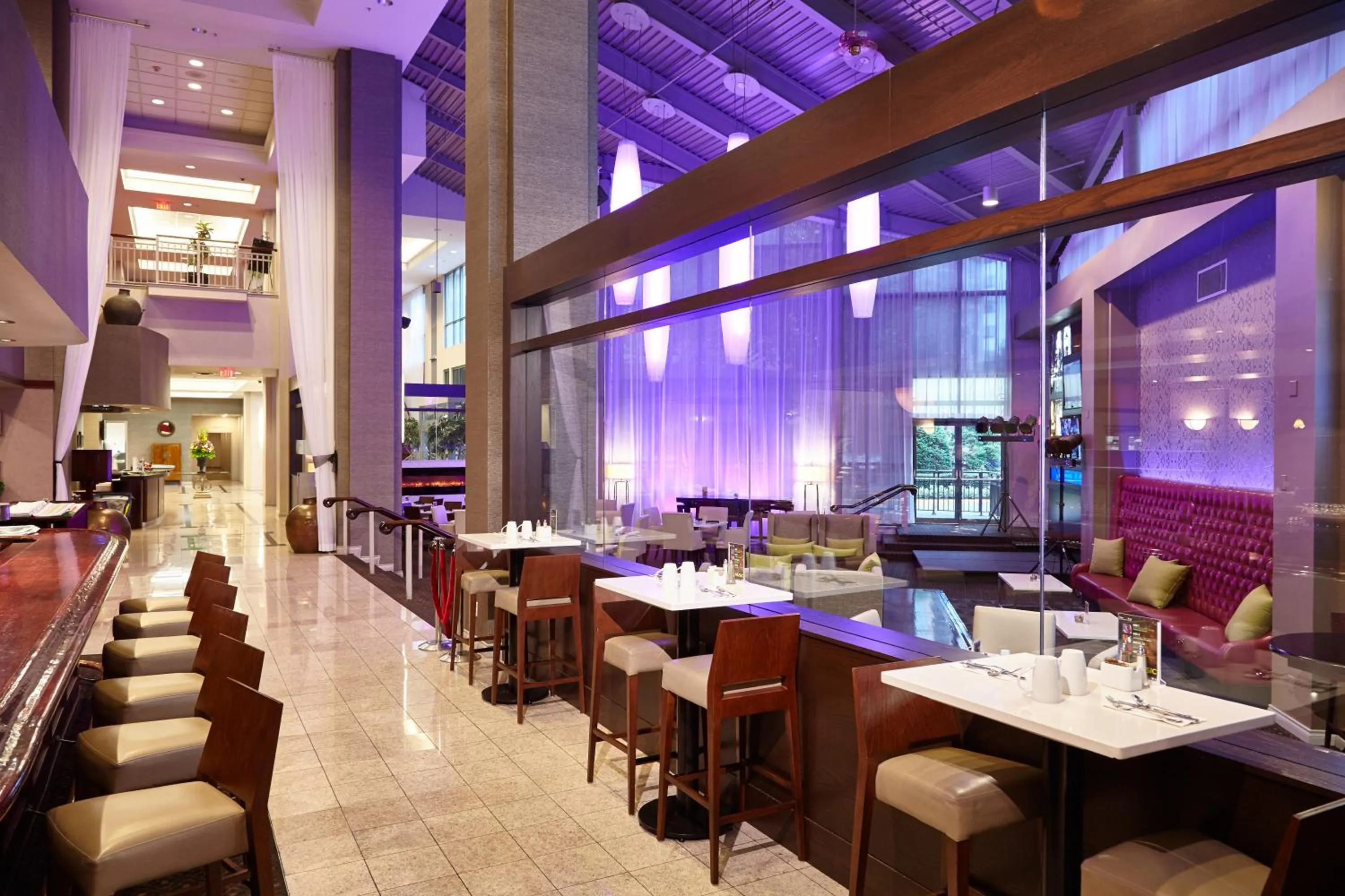 Restaurant/places to eat in Executive Plaza Hotel & Conference Centre, Metro Vancouver