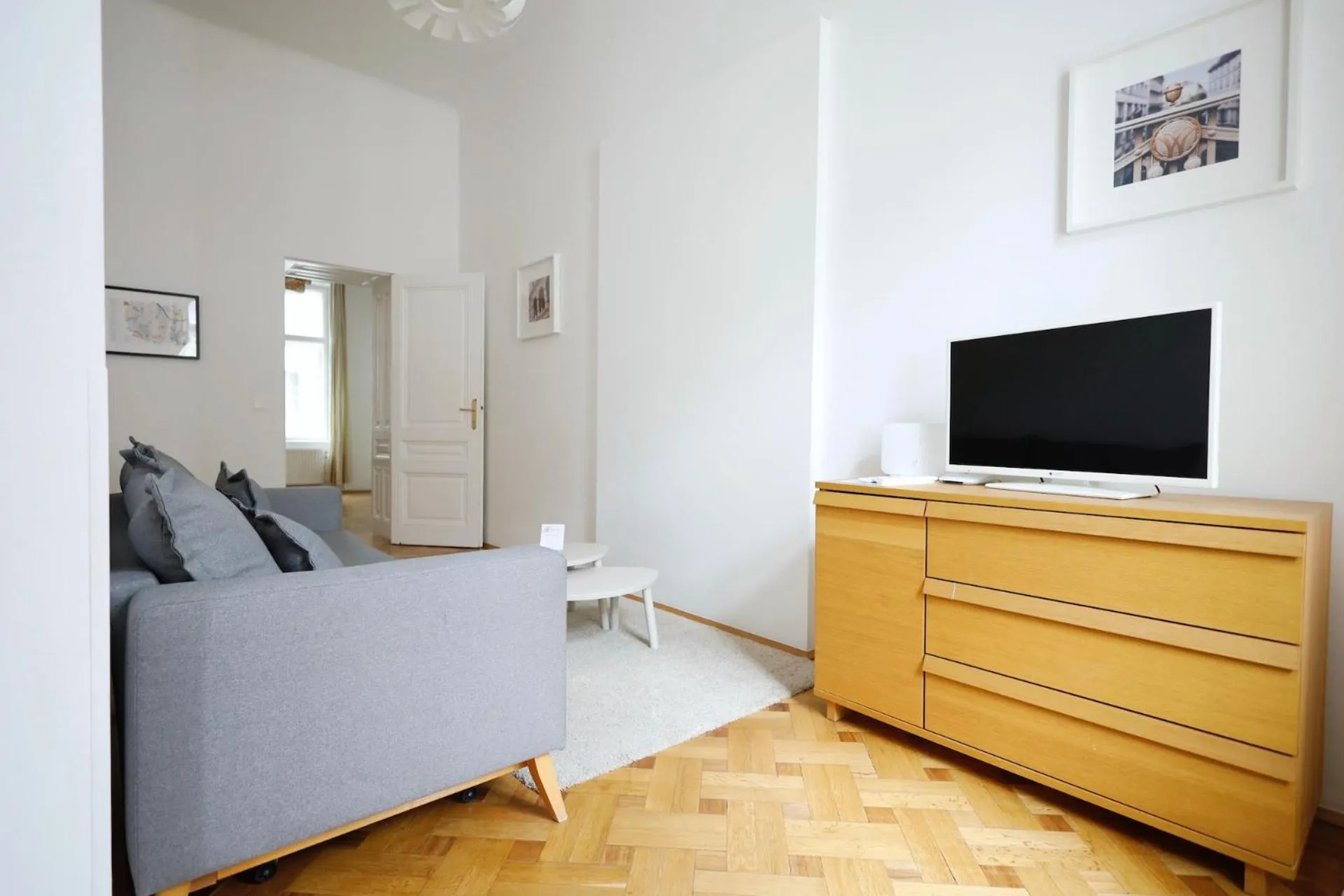 TV and multimedia in HeyMi Apartments in City Center