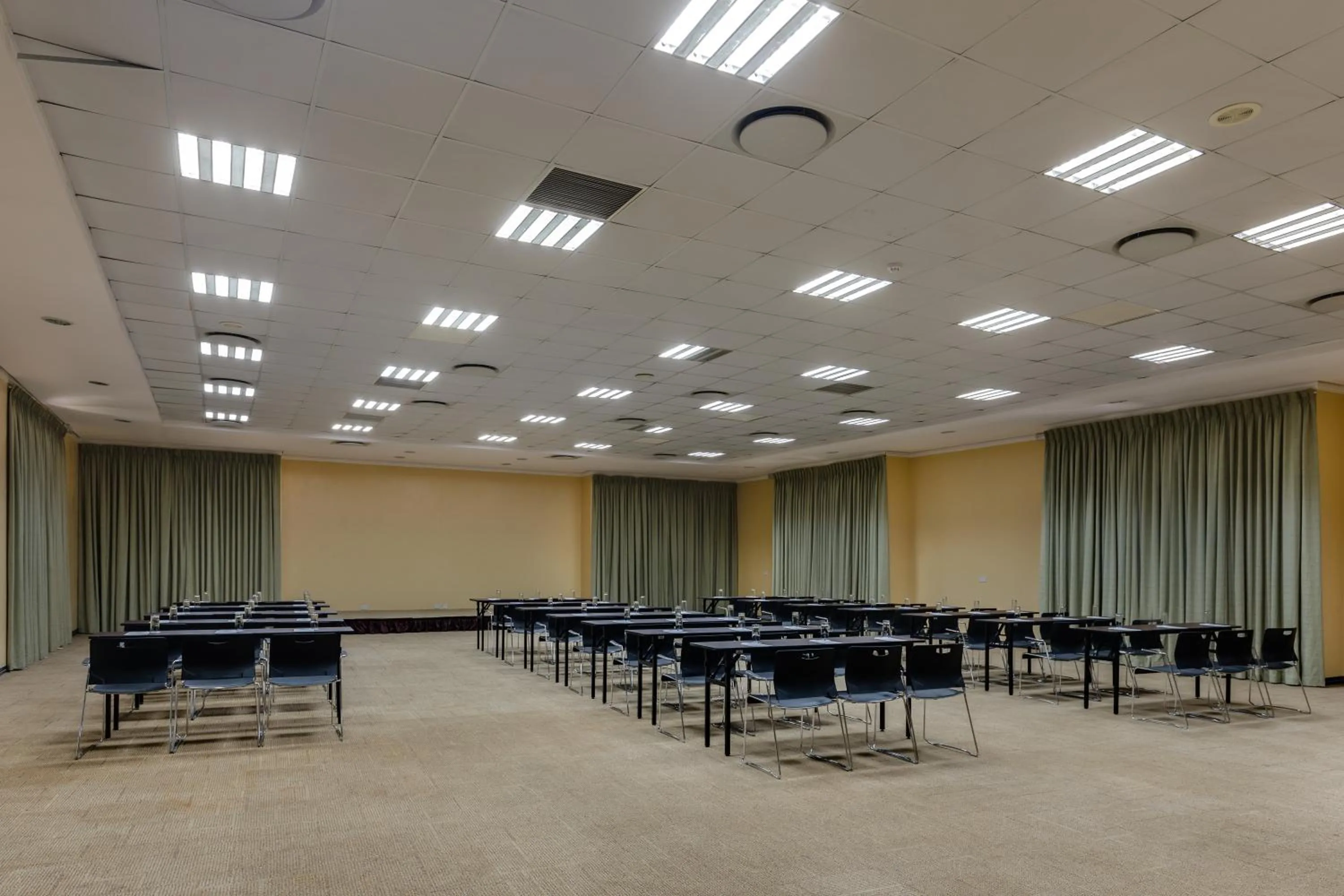Meeting/conference room in Protea Hotel by Marriott Benin City Select Emotan