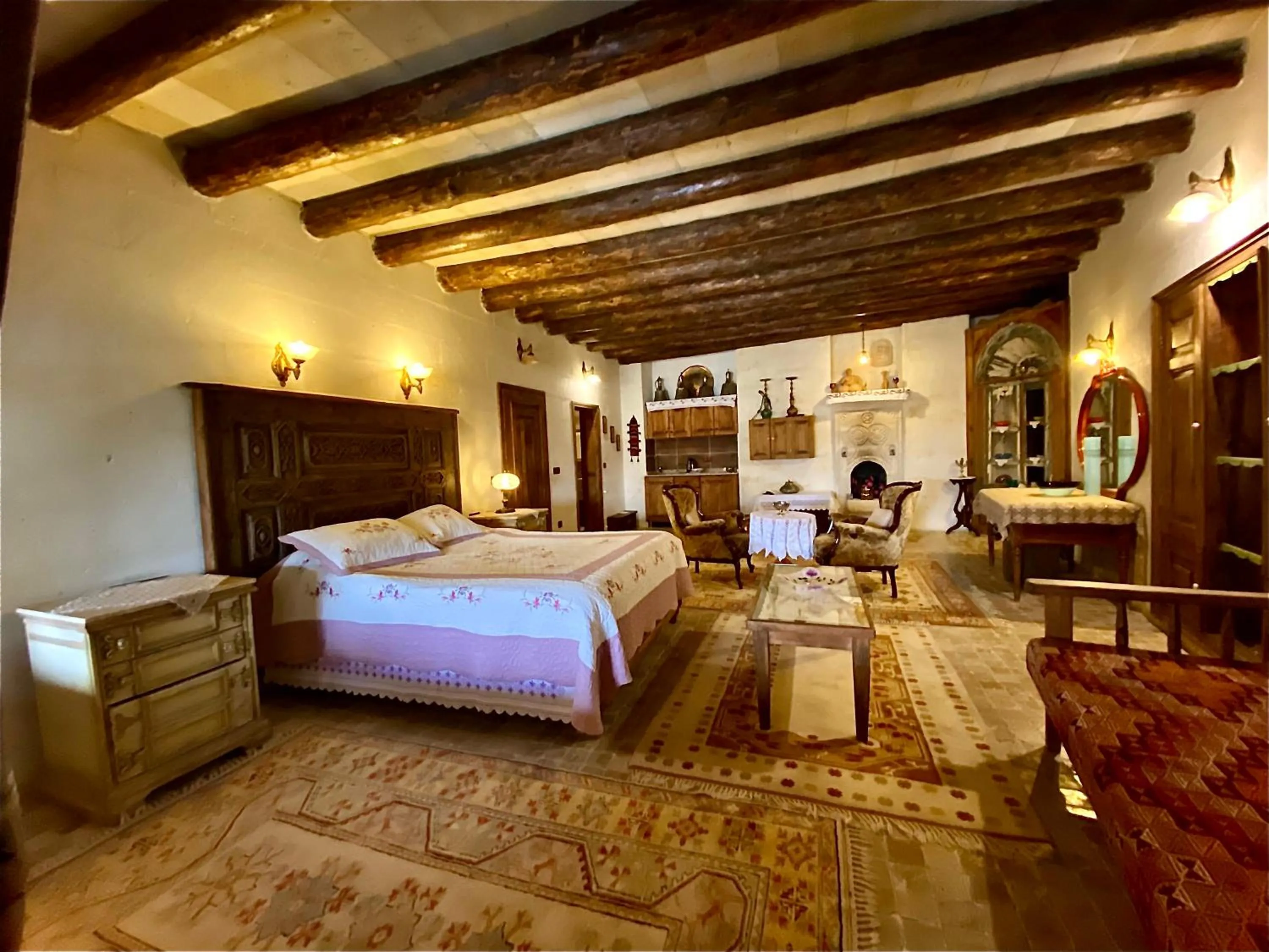 Photo of the whole room, Bed in Sofa Hotel