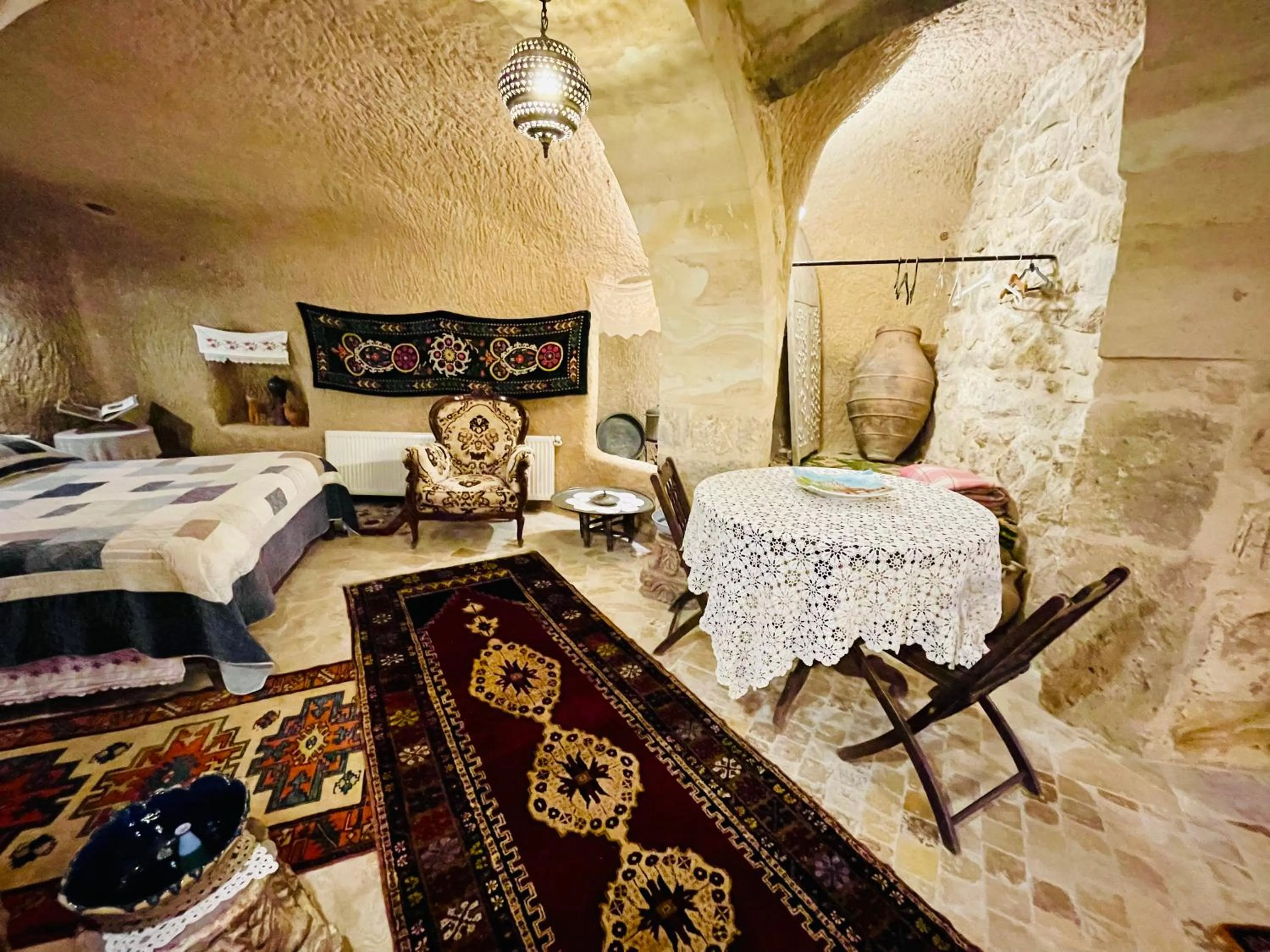 Seating area, Bed in Sofa Hotel